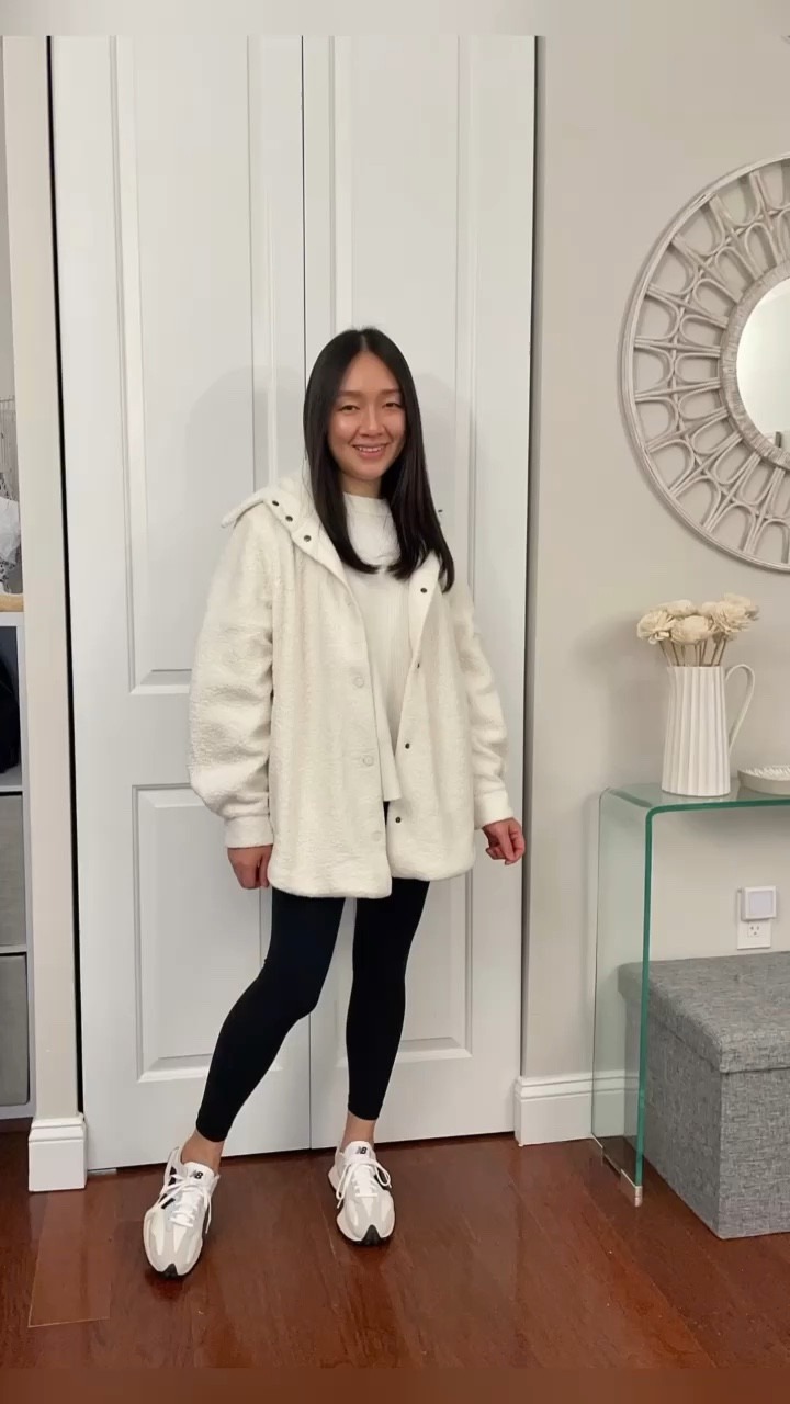 Alo Yoga Micro Sherpa Envy Jacket, size XS

Very oversized fit. I ordered ivory and black and only kept the black color.

The measurements from size XS are as follows: 16" shoulders, 52" chest, 52", hips, 21" upper arm circumference, 25.5" sleeve length, 27" total length.

#LTKFind #LTKSeasonal #LTKfit