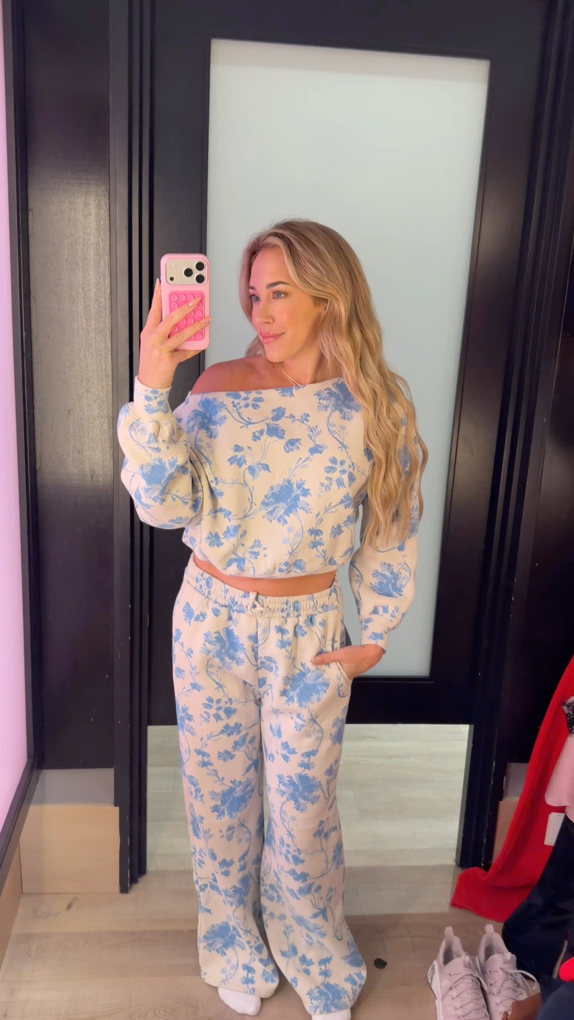 Stopped by Abercrombie and got sucked into their sale. All lounge is 20-50% off and 15% off everything else. I’m wearing a small in all & a large in the bomber jacket and also the zip up camo hoodie (I like my jackets big). Fine.. I’ll get them all 

#LTKSeasonal #LTKSaleAlert #LTKFindsUnder100