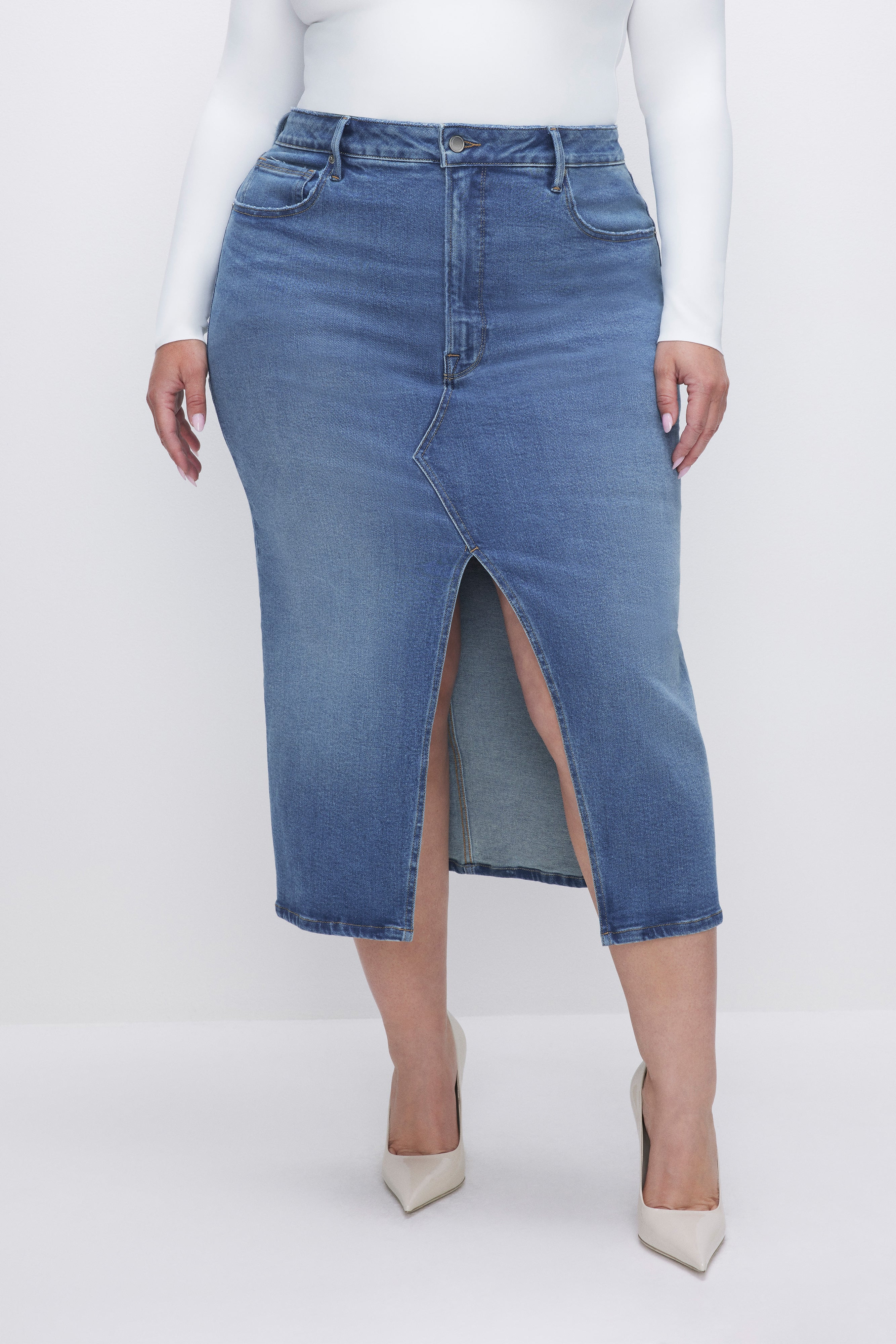 DENIM LIGHT COMPRESSION SLIT MIDI SKIRT | Good American