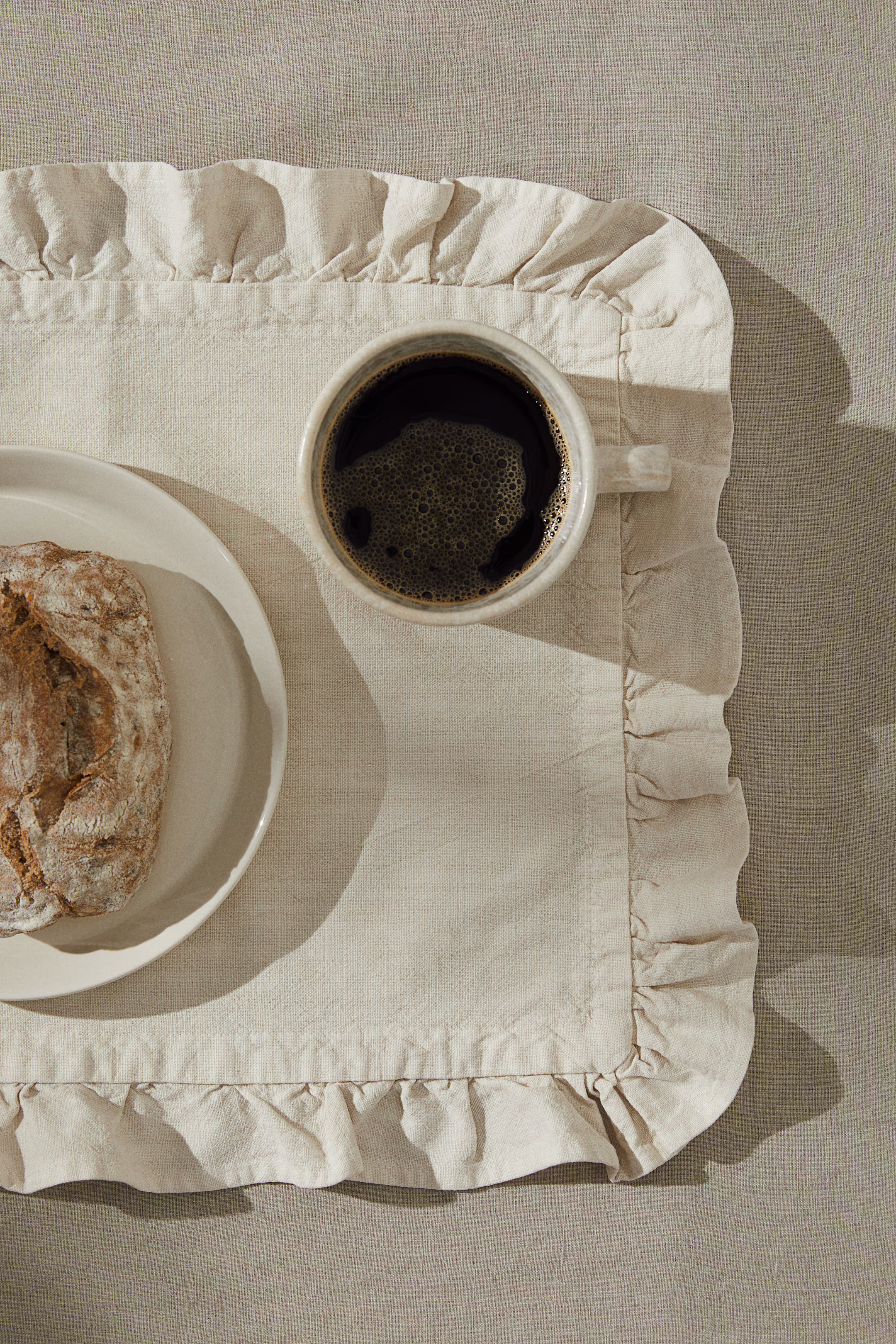 2-pack frill-trimmed place mats | H&M (UK, MY, IN, SG, PH, TW, HK)