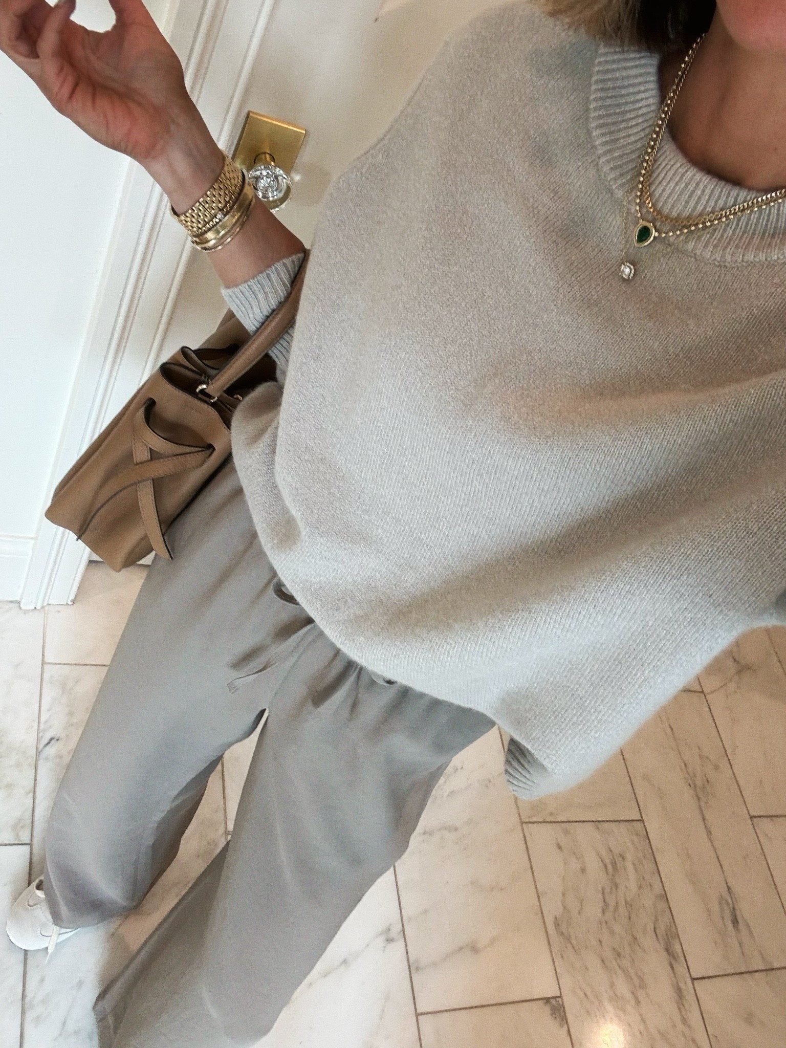 The viral @Aritzia pants in the perfect color for fall. I'm wearing  size small regular fits tts I'm 5'7 for reference