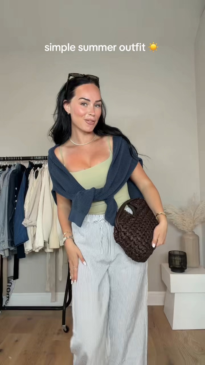 OOTD🫒 All of these are such simple pieces that are true closet staples and pair with so many items you already own. Definitely one of my go-to outfits for summertime. 

✨I’ll have all the outfit details on my LTK.
My sizing: 5'7", 145 lbs, 32DD. I’m wearing size small tank, size medium pants& hoodie. 

@Aritzia

#LTKootd #LTKgrwm #LTKU