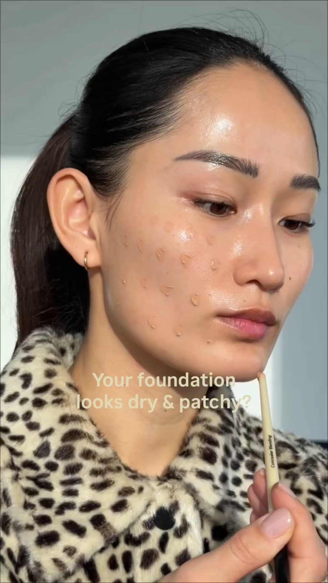 Dry & patchy foundation?! Try using a hydrating mist in between your skincare + make up steps, I’ve been loving the @dalba_global one. And adding a good moisturizer(@tatcha longevity cream) to your foundation will help with the patchiness! Less is more + layer your hydration. #wintermakeup #dryskinmakeup