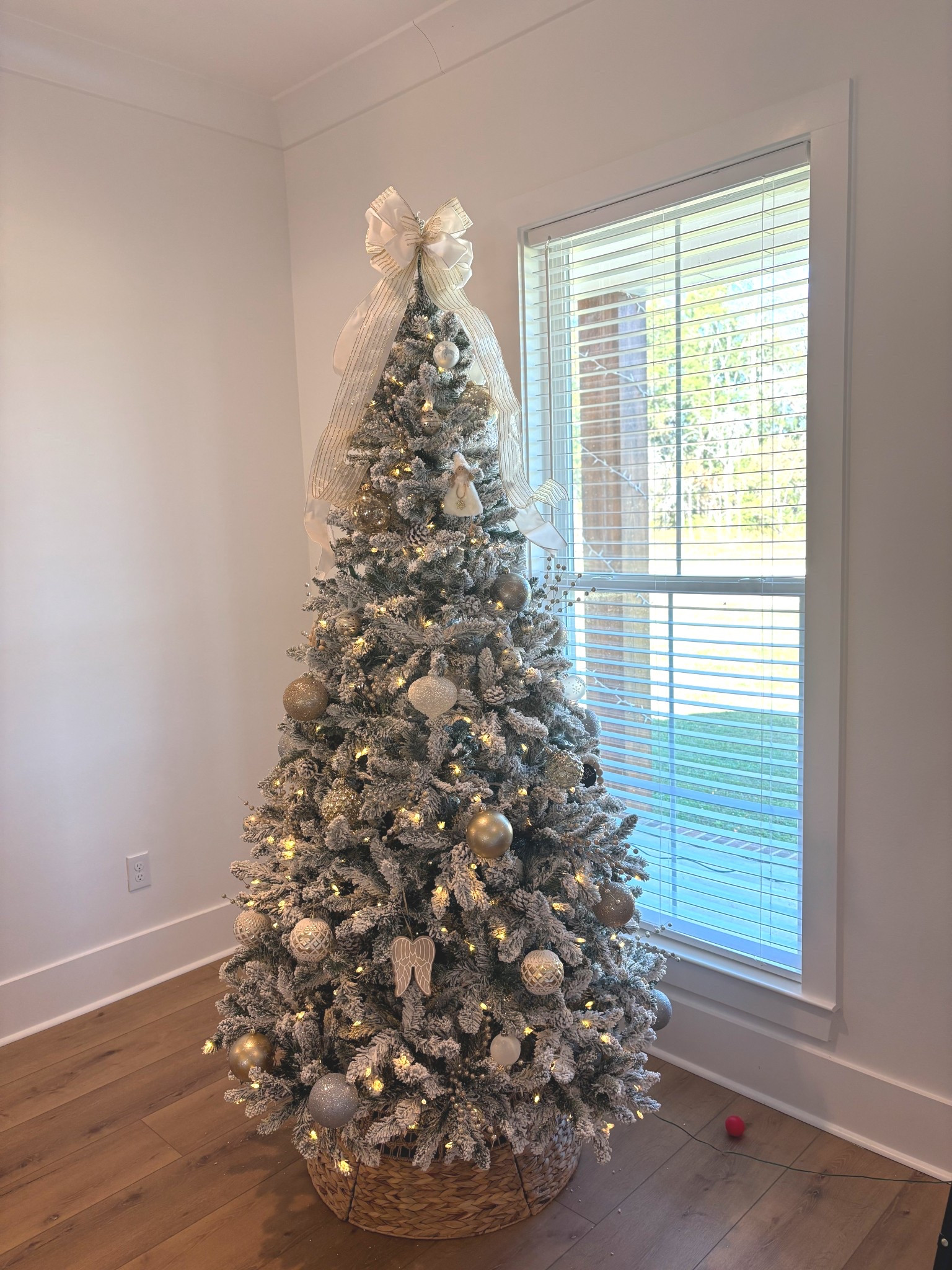 My Amazon flocked Christmas tree🎄

#LTKSeasonal #LTKHoliday