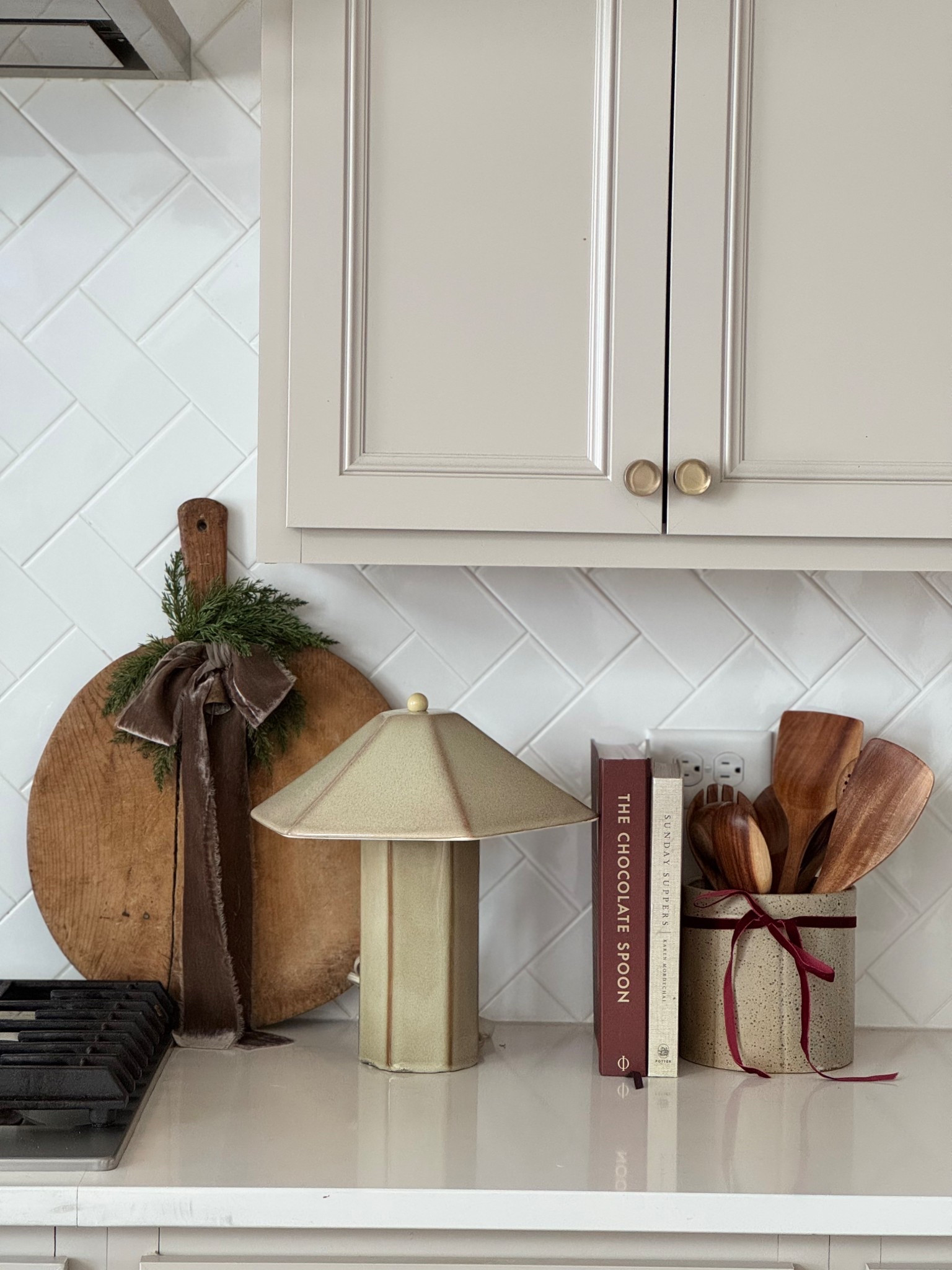 Minimal counter styling for holidays💫🤎


Kitchen counter, mini lamps, vintage bread board, utensil holder, kitchen inspo 

#LTKFindsUnder50 #LTKHoliday #LTKHome