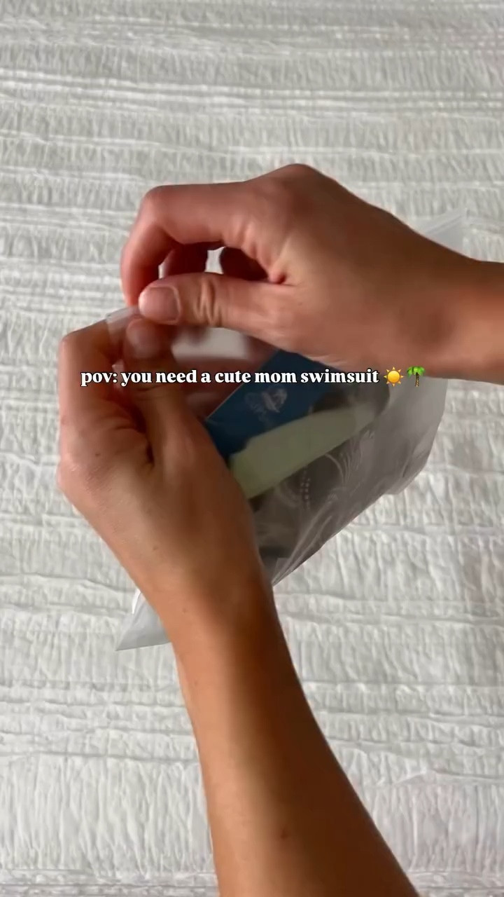 Comment “LINK” and l’II DM you a link to shop this outfit!
Comes ina bunch of different colors and patterns and is so flattering + mom approved! Under $35 

One piece swimsuit / Amazon swimsuit / Coverup / Beach outfit / Pool outfit / Vacation outfit

#amazonfinds #amazonfashion #beachoutfit #pooloutfit #swimsuit