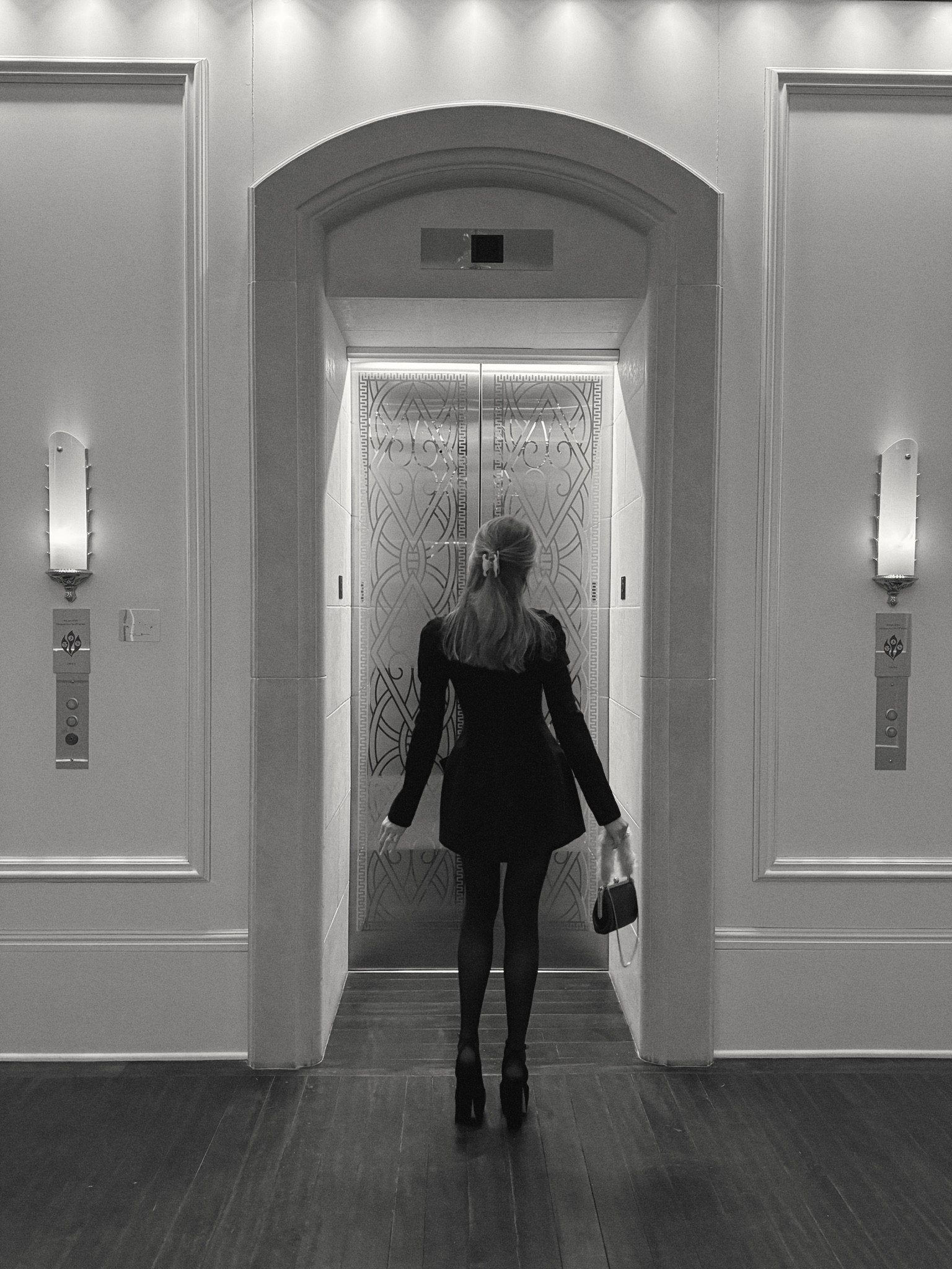 The most flattering dress! Back in stock. In size XS. Have worn 10+ times since I got it this fall. 