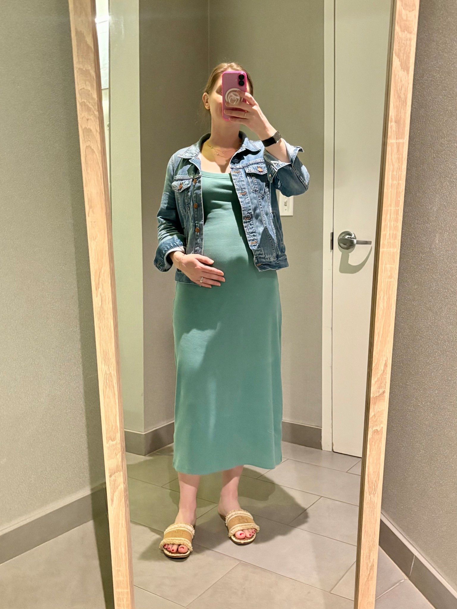 Non-maternity dress perfect for pregnancy and postpartum! Built in bra and comes in a few colors. I sized up one to a medium to fit the bump

#LTKWorkwear #LTKBump