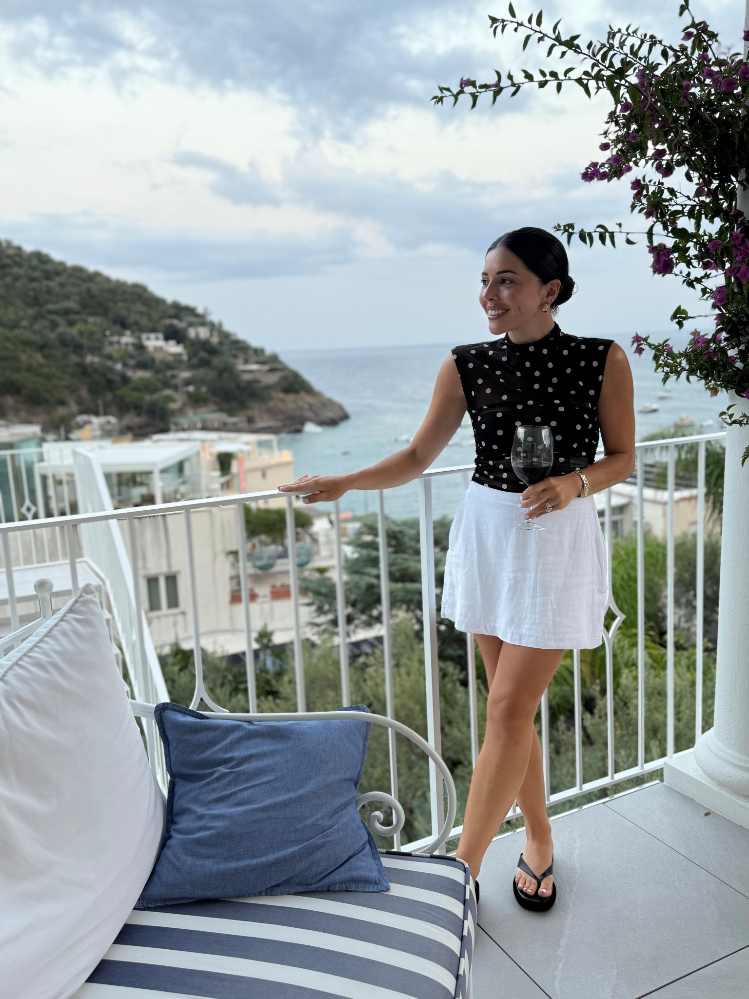 What I wore in Italy 🇮🇹 
Skirt is size small but it was big in the hips - wish I got XS 
Top is XS 