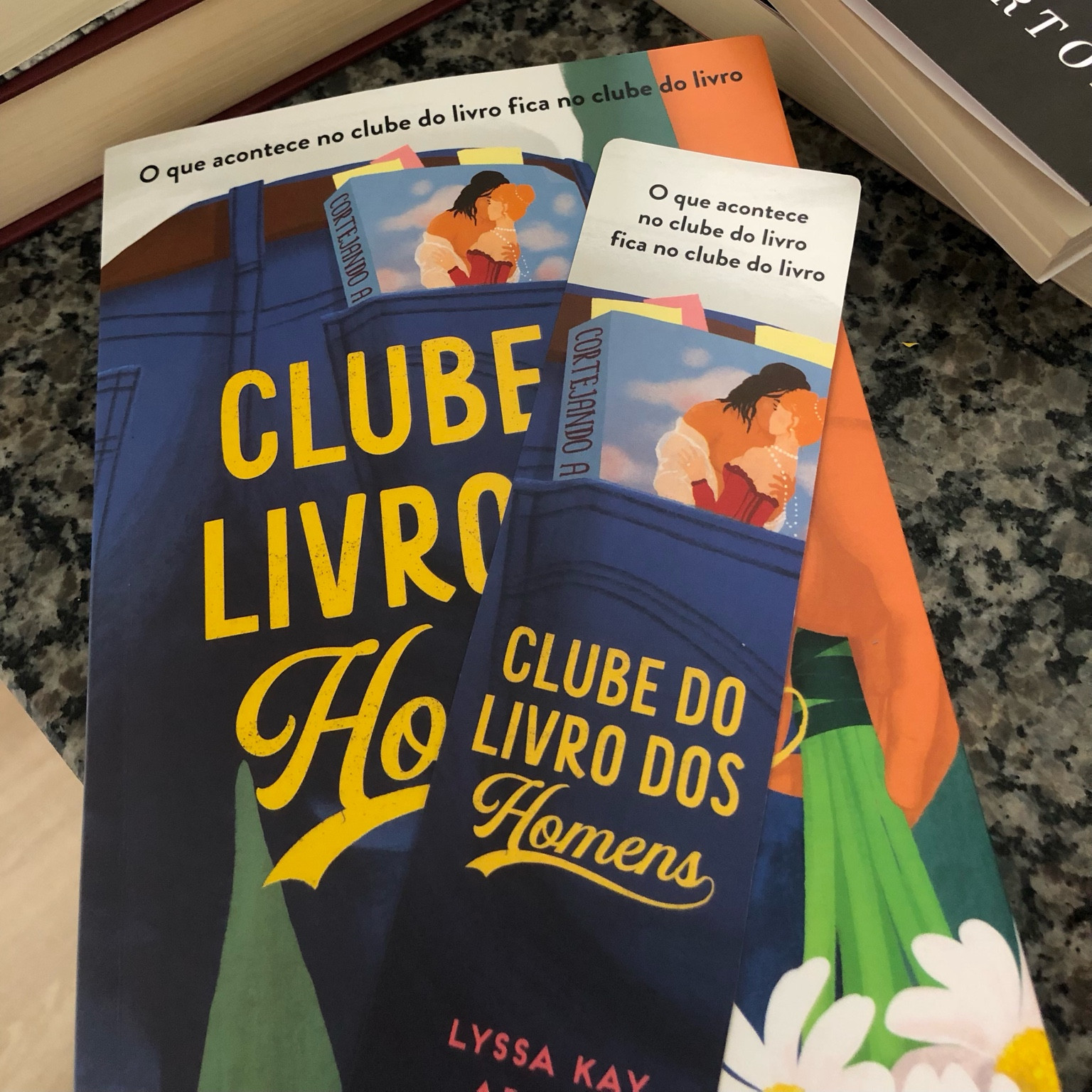 Mais uma leitura finalizada e pra esse aqui eu dei 5 ⭐️
A leitura flui e a cada capítulo queremos saber mais da história, o Clube do livro dos homens é um grupo de amigos que se ajudam e quem dera se todo homem desse valor ao seu relacionamento como esses ! 
Tem cenas  🔞 e vale a pena a leitura.

#LTKsalealert #LTKbrasil #LTKhome