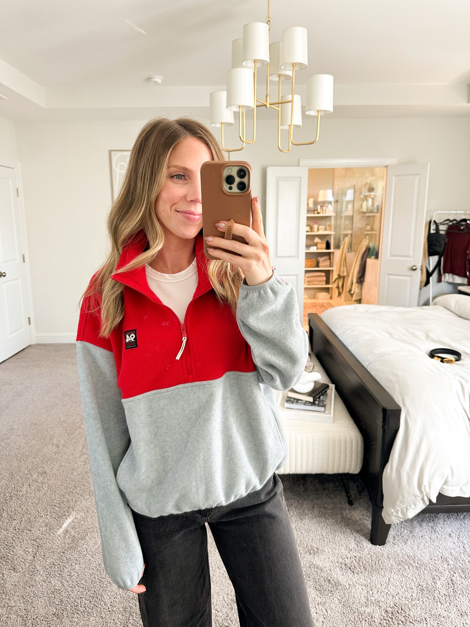 Cute throwback style cozy fleece. Wearing a M for an oversized fit 