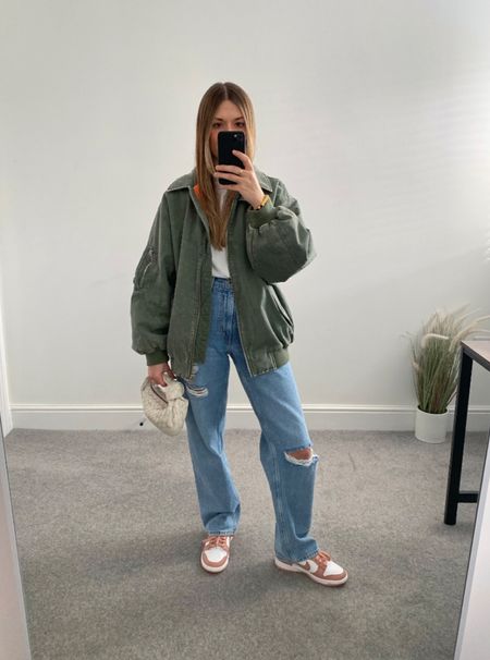 Ways to wear a green bomber jacket 💚

Keep things cute and casual with a pair of ripped jeans and nike dunks. 



#LTKSeasonal #LTKstyletip #LTKeurope