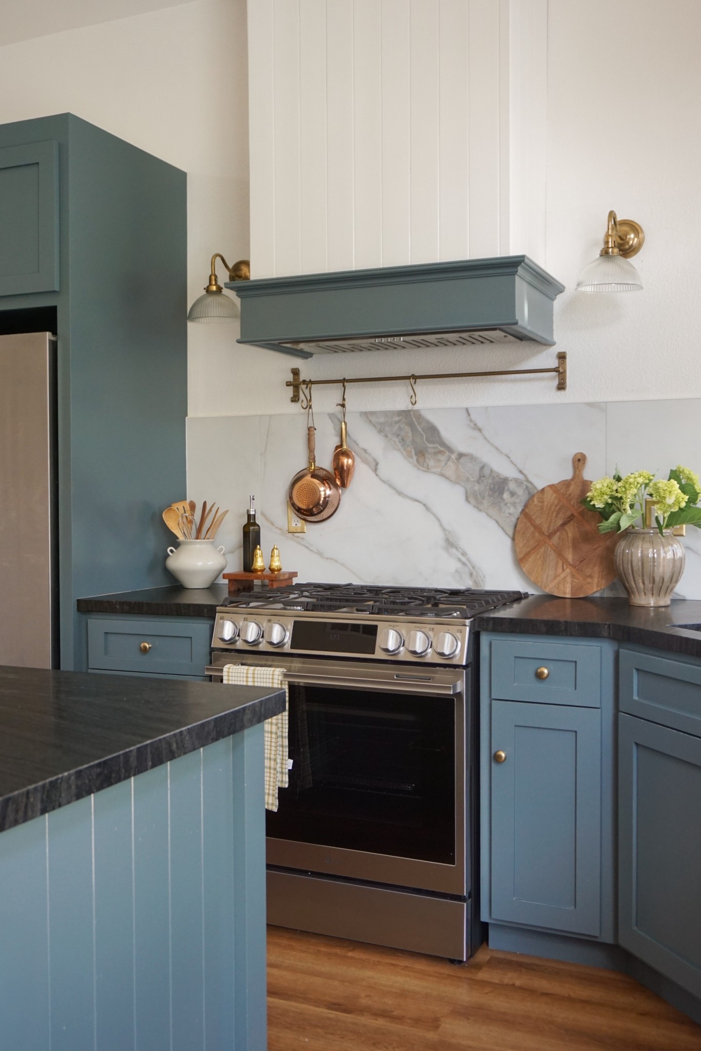 My sil’s convection range is $300 off from the last time I checked + an extra 10% off in cart 

#LTKHome #LTKFindsUnder100 #LTKCyberWeek