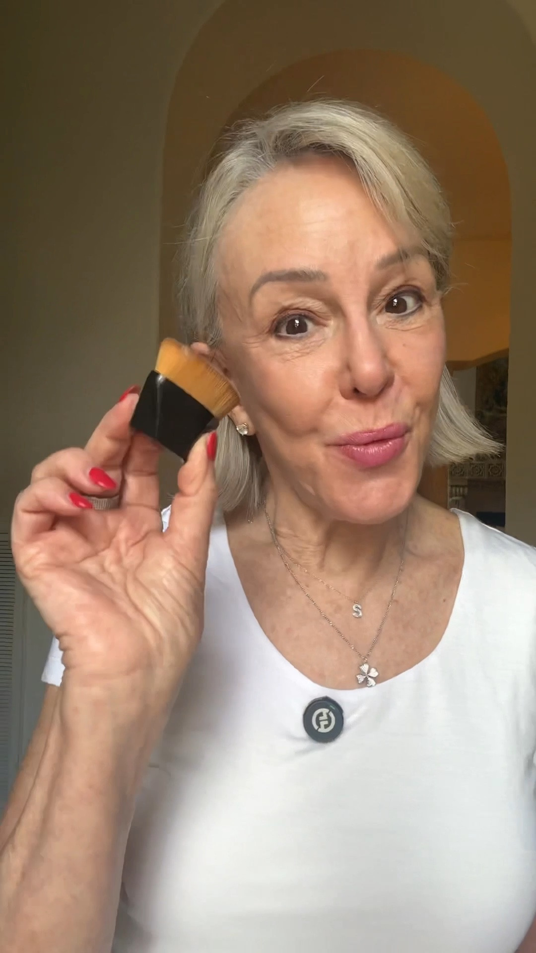 Skinner brush for applying your makeup
Flawless airbrush like coverage.
Does no streak or cake
Dense bristles and sooo soft
Buy a bunch for girlfriend gifts 

#LTKBeauty #LTKOver40 #LTKSaleAlert