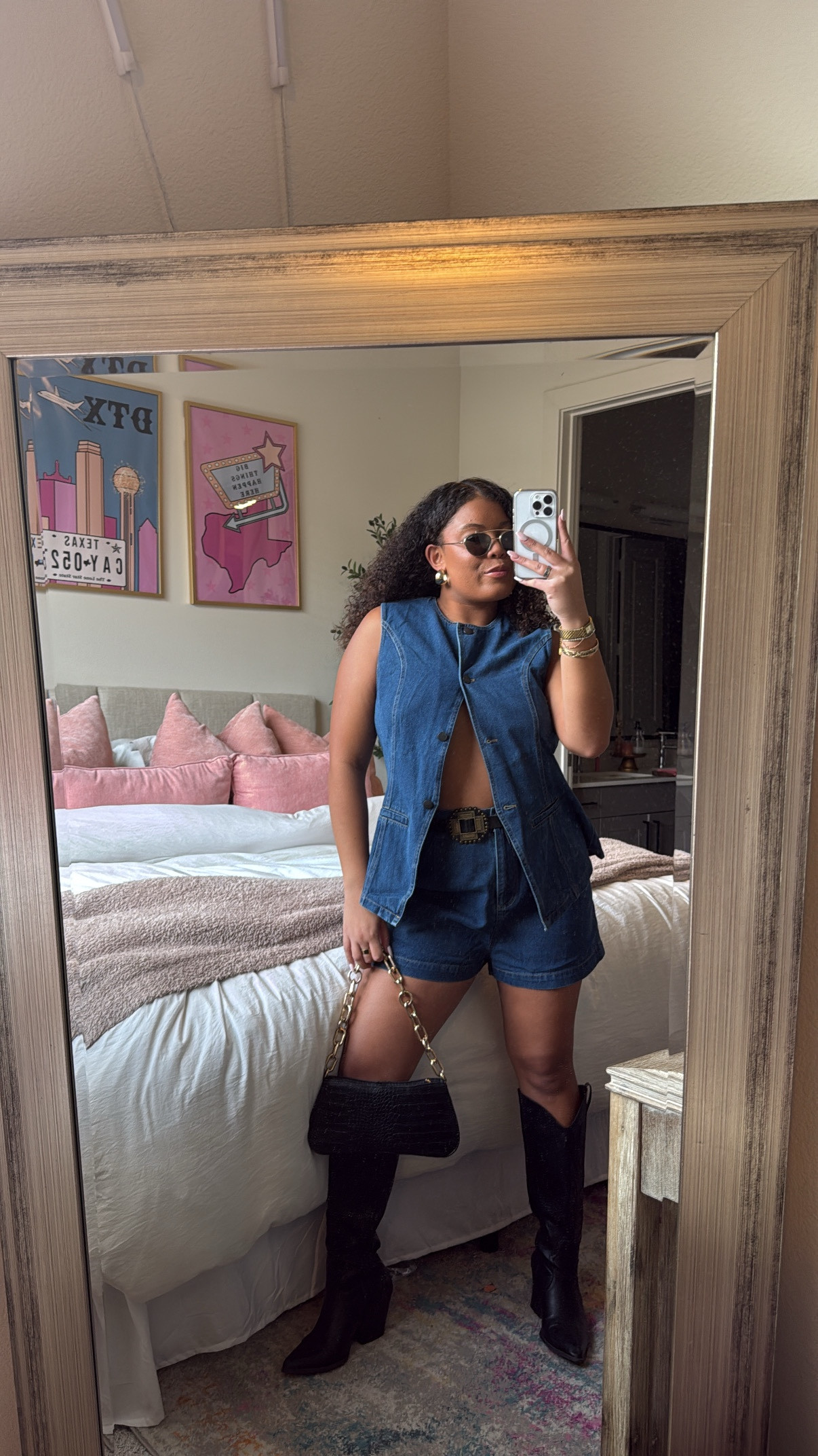 Add this look to your rodeo inspo.🤠

Dress it up or down for any occasion! 

#denimset #denim #rodeooutfits