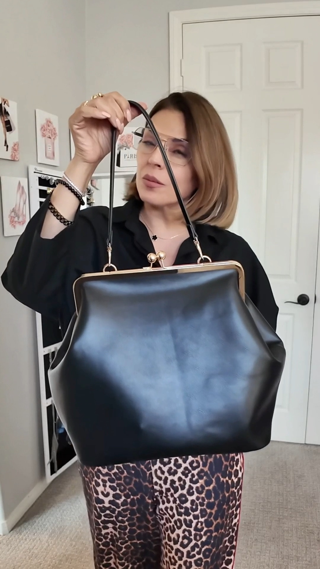 ¿Gastarías $700 en un bolso! 

#LTKOver40 #LTKSeasonal #LTKstorytime