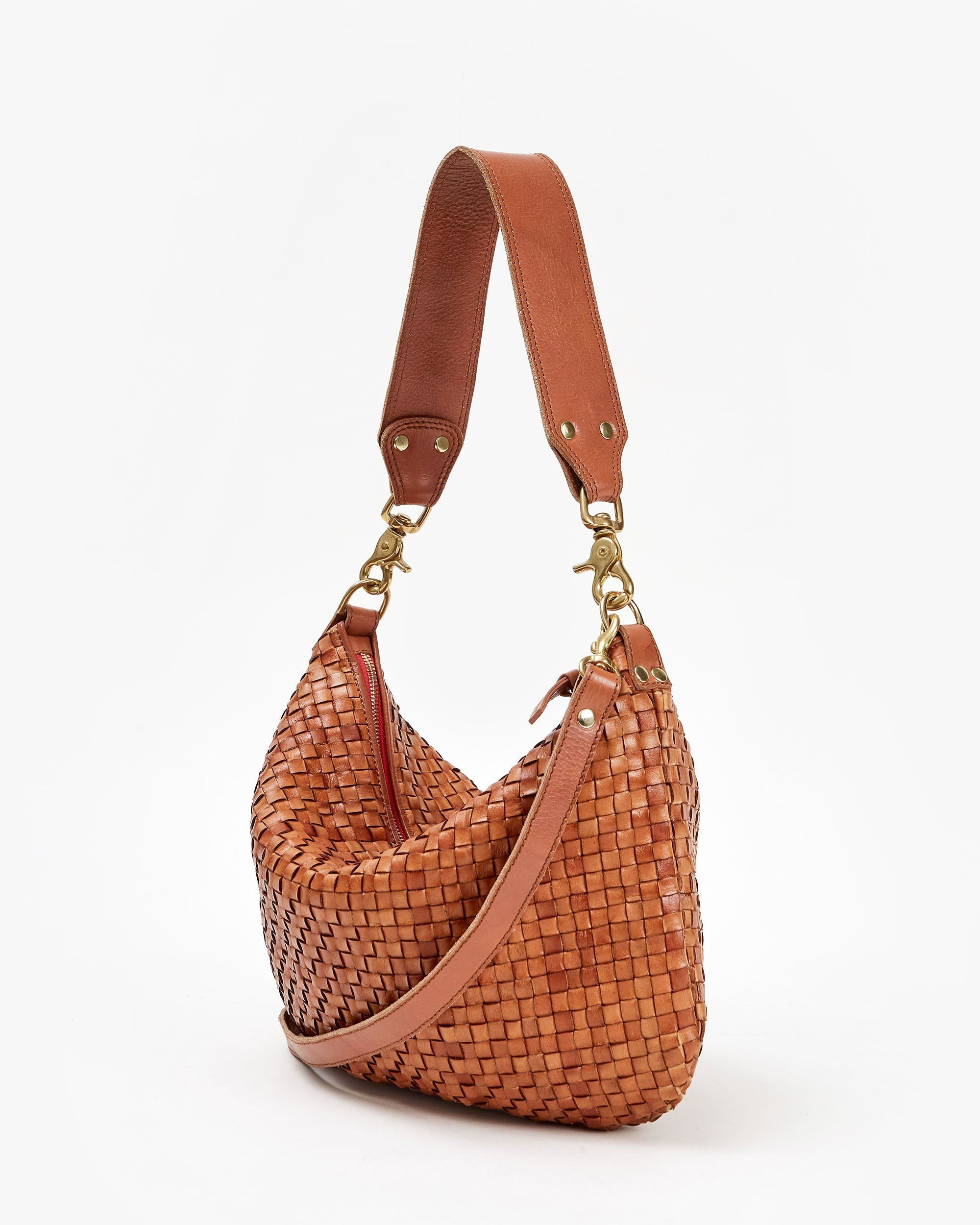 Moyen Messenger | Clare V.