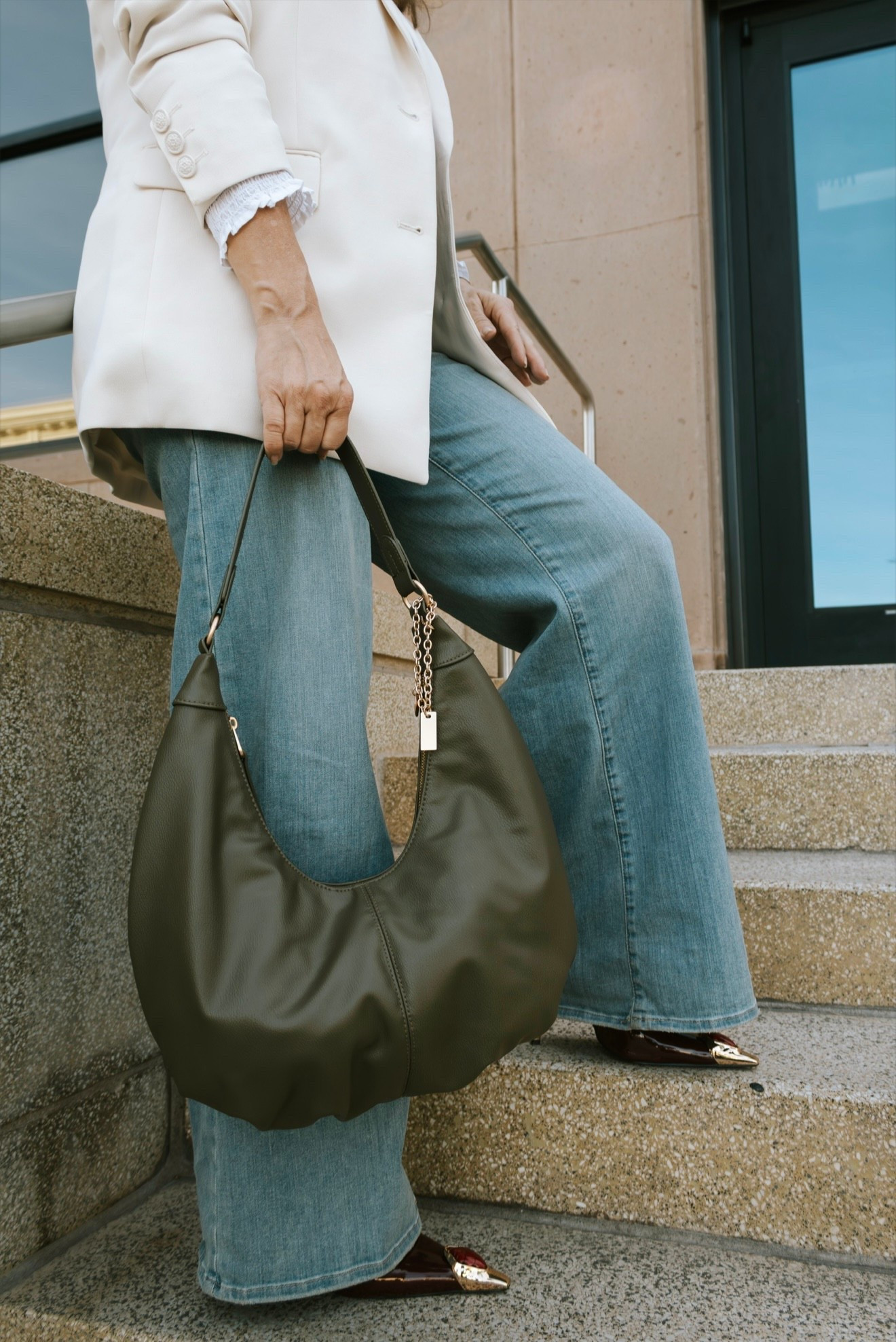 Bags do not have to be expensive to be chic! This is the Universal Thread crescent shaped bag in the color olive! It’s the perfect color of green! Price drop on it also! Under $30! 

#LTKootd #LTKSaleAlert #LTKMidsize