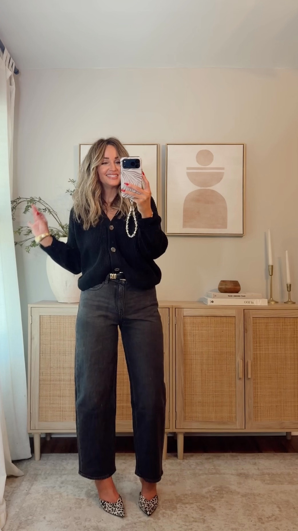 the PERFECT barrel jeans!! the style, fit, silhouette is so flattering! i love that this isn’t an overly dramatic barrel jean, it makes the fit so much more flattering. i’m in a size S in the cardigan + cami, size 28 denim (could have done a 27) quince, fall outfits @Quince #quincepartner

#LTKootd