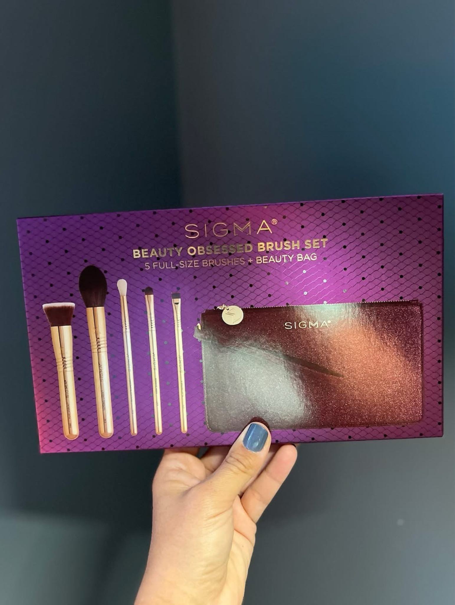 Just got this Sigma brush set, and WOW—these are hands-down the best brushes I’ve ever used. It comes with five full-size rose gold brushes and a matching bag—so now I can actually keep them all in one place and know where to find them.
If you’re like me and still figuring out makeup in your late 30s, having good brushes is a game changer. They’re on sale for as low as $44 (reg $89) with code JOY15 for an extra $15 off plus free shipping. Such a good deal—perfect for yourself or as a gift!

#LTKBeauty #LTKGiftGuide #LTKHoliday