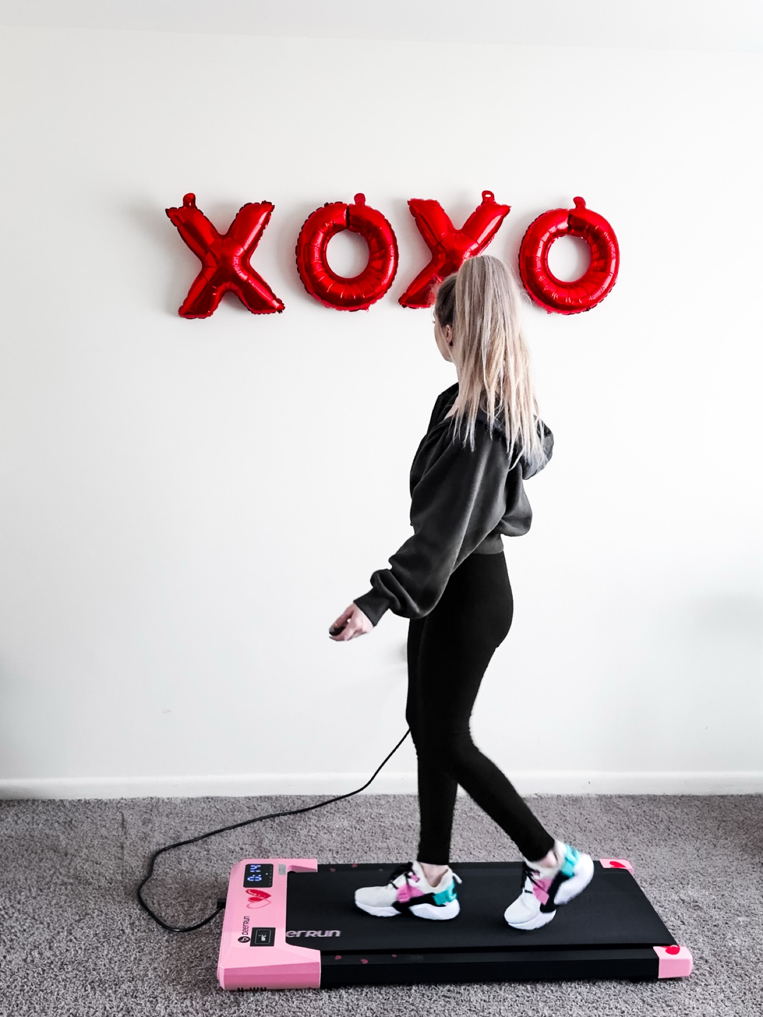 The perfect effortless athleisure look for busy moms who want to feel comfy while getting movement in! Whether it’s a cozy walking pad session, running errands, or just chasing little ones around, this outfit is a go-to.

I’m 4’10” and around 100lbs wearing an XS in top & bottoms and 6.5 women’s for sneakers 🪞
#LTKfit #Momiform #AthleisureStyle #CozyOutfits #BusyMomLife #OOTD #AbercrombieStyle

#LTKPetite #LTKFitness #LTKActive