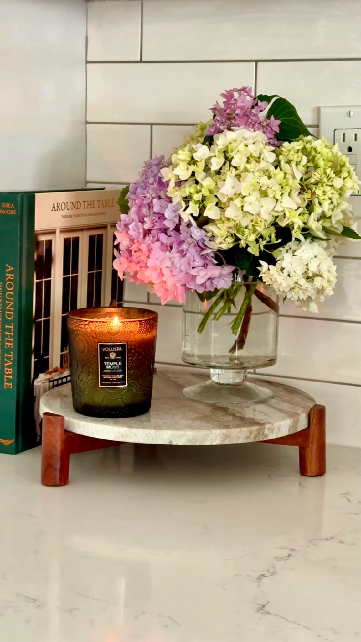 Fresh hydrangeas + my favorite $20 Amazon vase = the easiest way to make a kitchen feel finished. It’s one of those versatile pieces I reach for season after season. #amazonhome #kitchendecor #hydrangeas #glassvase #homestyling #neutraldecor #timelesshome #designerlookforless #ltkhome

#LTKHome #LTKSaleAlert #LTKSeasonal
