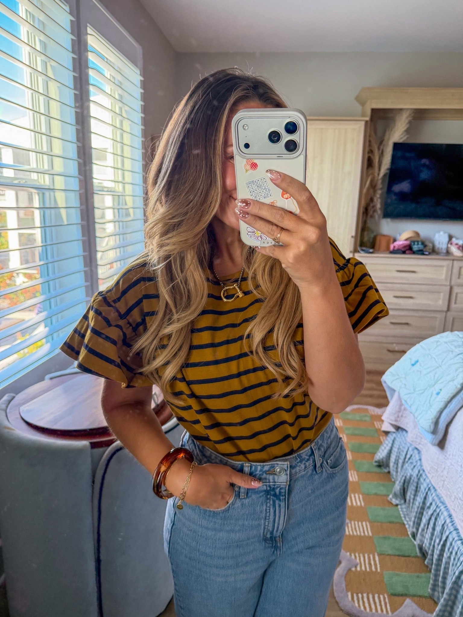 comfortable but not giving up 🤎 a stretchy striped tee, high-rise wide legs that don't dig in, and a cropped plaid blazer to make it look like I tried. the burgundy flats are the comfiest thing I own and somehow the most dressed-up part of the outfit.
wearing [size] in the jeans, [size] in tops
#LTKpetite #LTKover40 #LTKstyletip #LTKworkwear