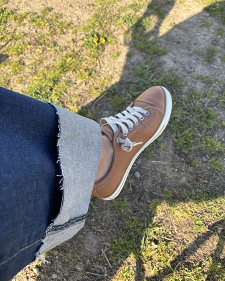 The best brown leather sneakers 
With my new fave jeans 

#LTKstyletip #LTKshoecrush #LTKfindsunder100