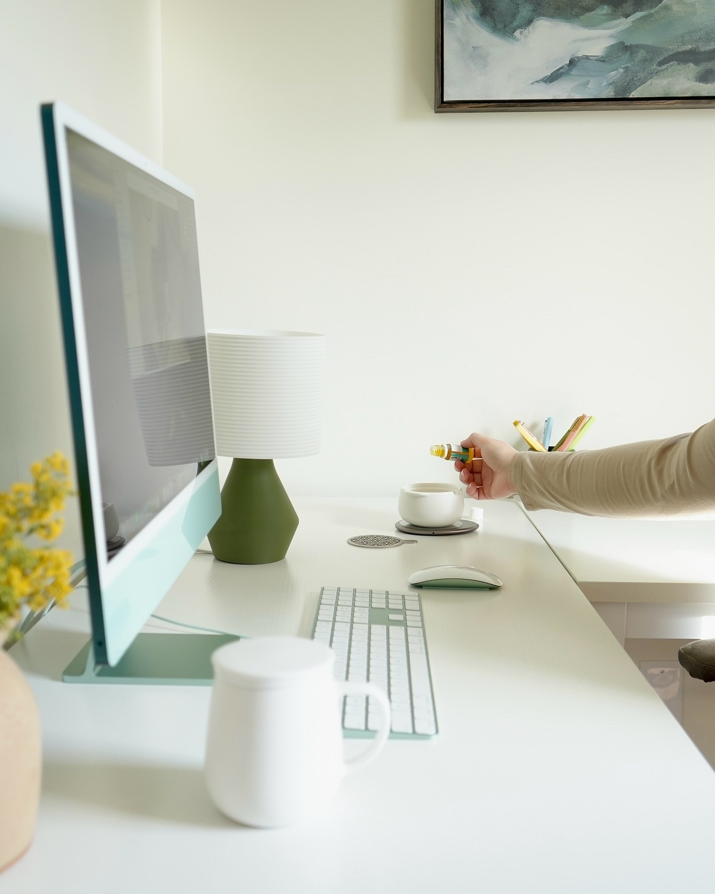 What helps your productivity? In our office space, we love having fun stationary, efficient tech and aromatherapy. #ohompartner The @ohominc Jun Diffuser was a perfect addition to our desk space.
Essential oils have been a part of our daily routine for years, but adding the Jun Ceramic Diffuser into our routine isn’t just aesthetically pretty for our office but lets us incorporate therapeutic benefits and boosts focus for our work space.

OHOM products are made with eco-friendly materials, using mineral-based paints instead of chemical ones which I love. 
Additionally, the OHOM Unity Collection is battery-free! Yup, no lithium batteries are used in any of the OHOM Unity products. The Jun Diffuser is one of the many @ohominc hand-crafted fine ceramic products compatible with the OHOM pad that utilizes electromagnetic technology to self heat. It can also charge your phone 👏🏻

Head to www.ohom.com to learn more and use code  CREW15  for a discount!
.
.
.
#ohom #home #homedecor #workfromhome #essentialoils #office #aromatherapy