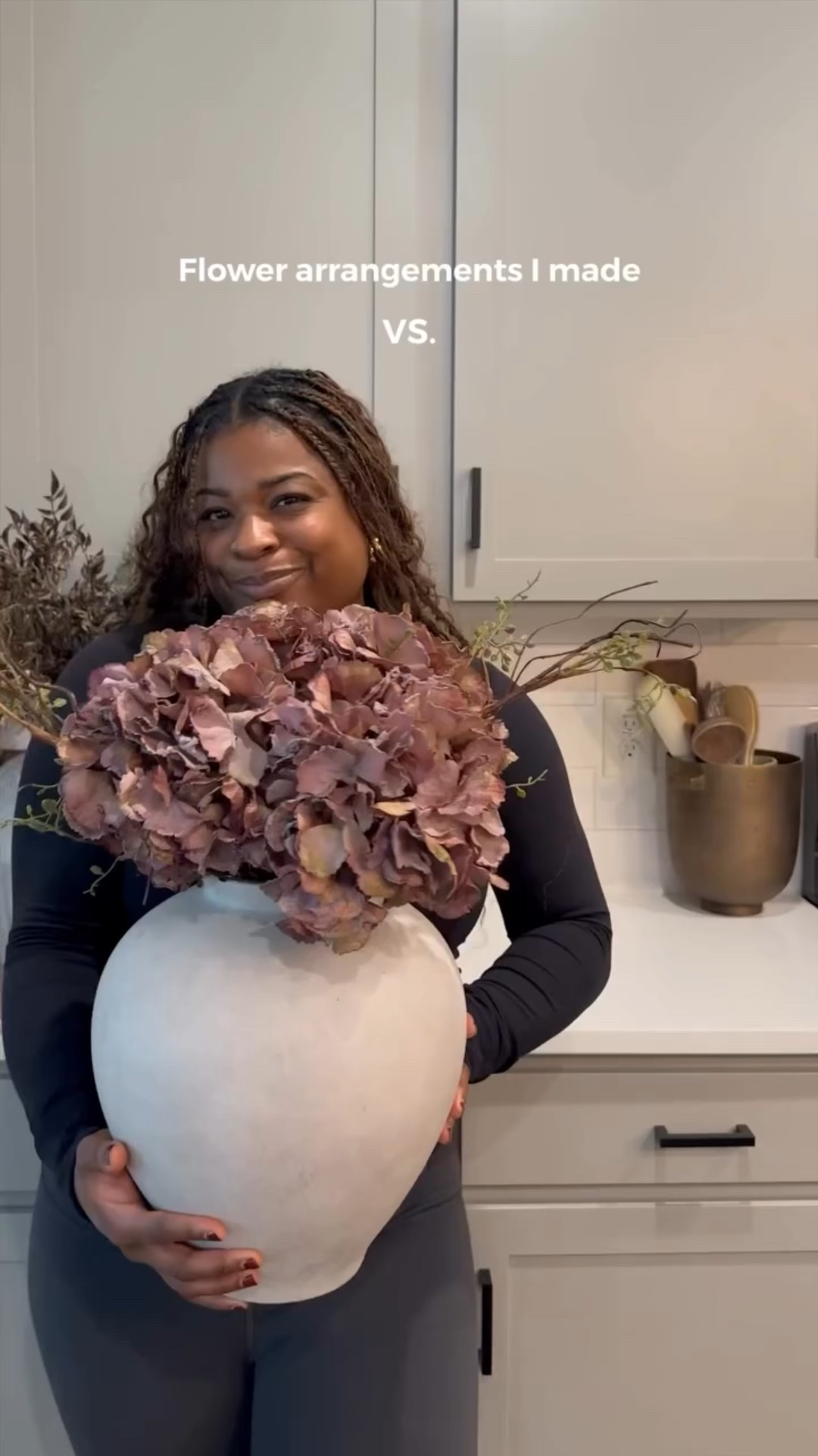 Bringing these flower arrangements to life 💐✨
 #interiorstyling #howistyledit #homedecor #flowerarrangements #homegoodsfind