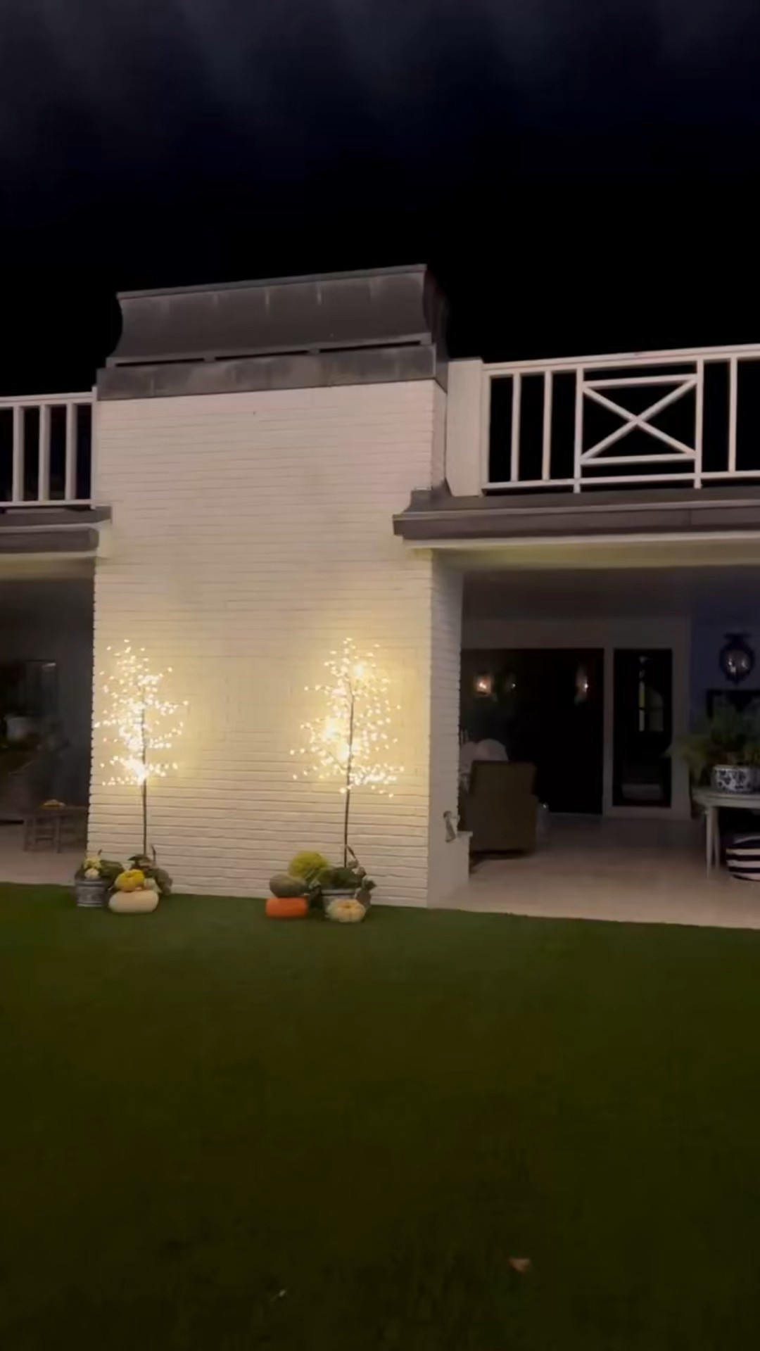 Backyard fall decor | home style tips | chinoiserie & pumpkins 

#LTKHome #LTKStyleTip #LTKSeasonal