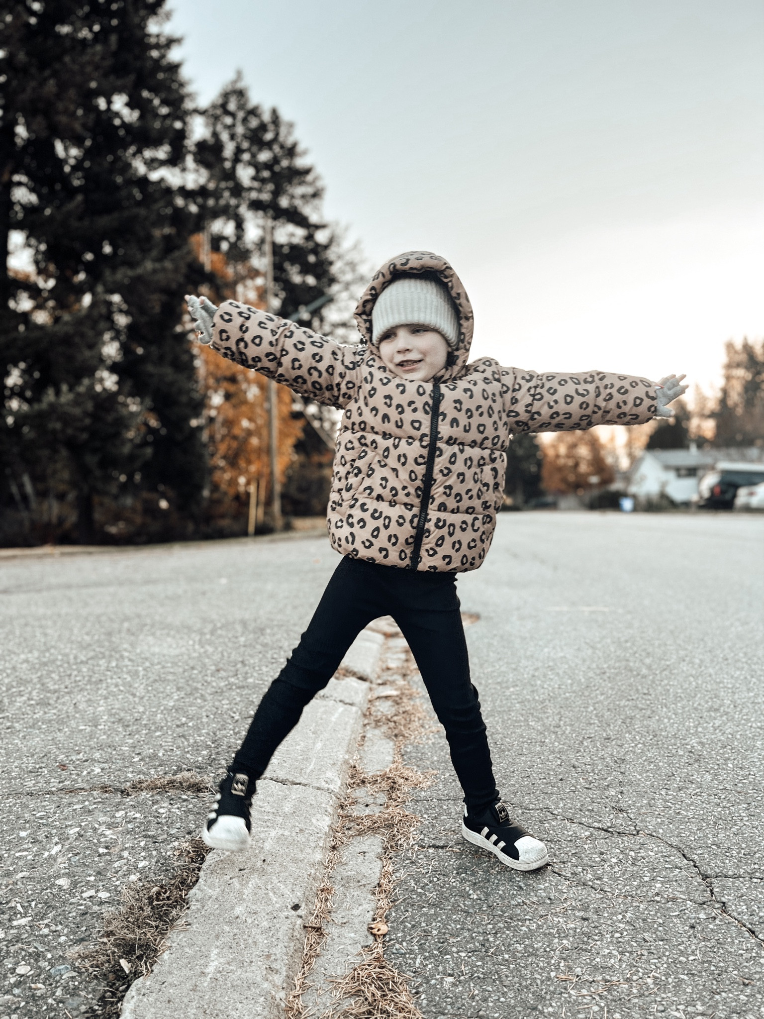 girl’s fall fashion

+ neutral water-repellent puffer jacket
+ 2 pack cotton ribbed leggings
+ beige rib knit wool hat
+ Spider-Man fingerless gloves
+ adidas superstar 360 sneaker shoes

H&M Canada

#LTKshoecrush #LTKkids #LTKstyletip
