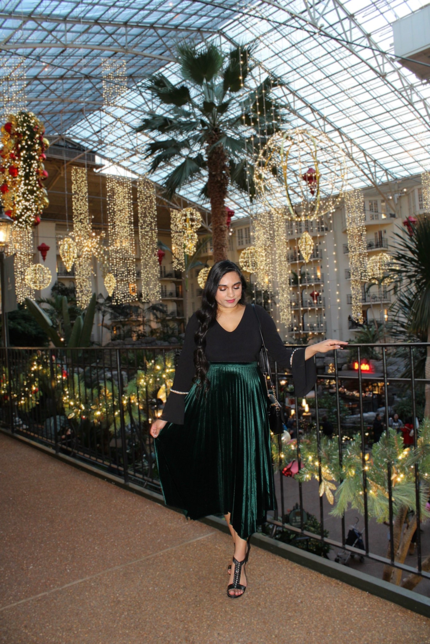 • Season’s {Green}tings 💚 •

The last bits of the Holiday Season ✨ 

girly style, girly fashion, girly outfits, feminine style, feminine fashion, feminine outfits, velvet midi skirt, emerald green velvet skirt, velvet pleated midi skirt, black bell sleeve top, holiday style, holiday fashion, holiday outfits 

#LTKFindsUnder100 #LTKFindsUnder50 #LTKSeasonal