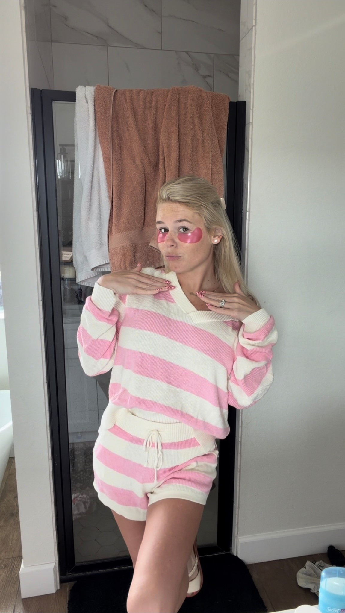 Size small top & bottoms! The bottoms are a little big, I wish I would’ve sized down! But still super cute! & my fav eye patches ever ✨💕