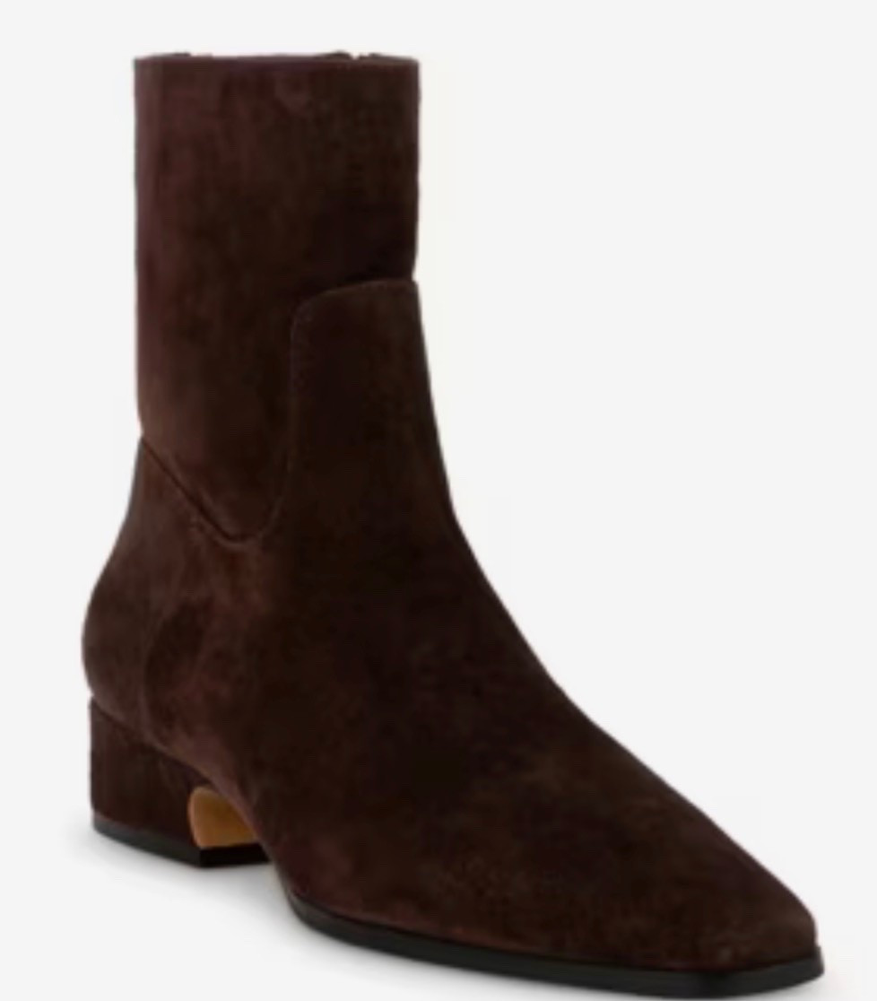 Loving these chocolate brown suede booties from Steve Madden. Currently 30% off with code FRIENDS.