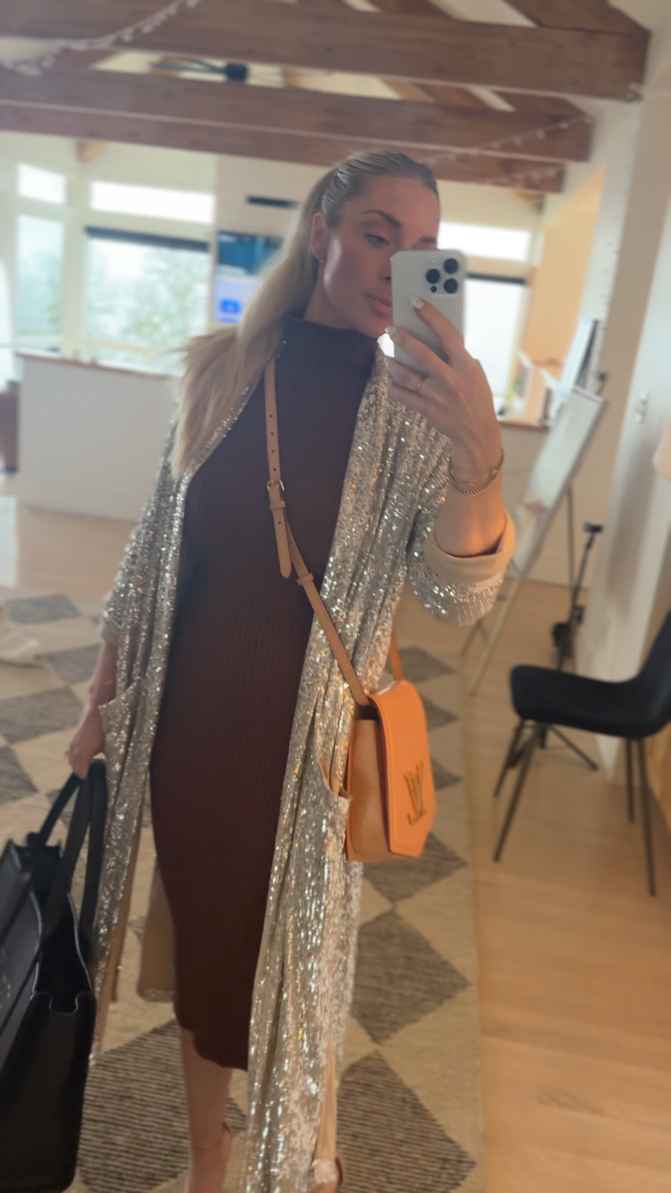 Sunday is for sequins! I couldn’t find this original sequin duster from anthro but found some fun options on SHEIN! 💋