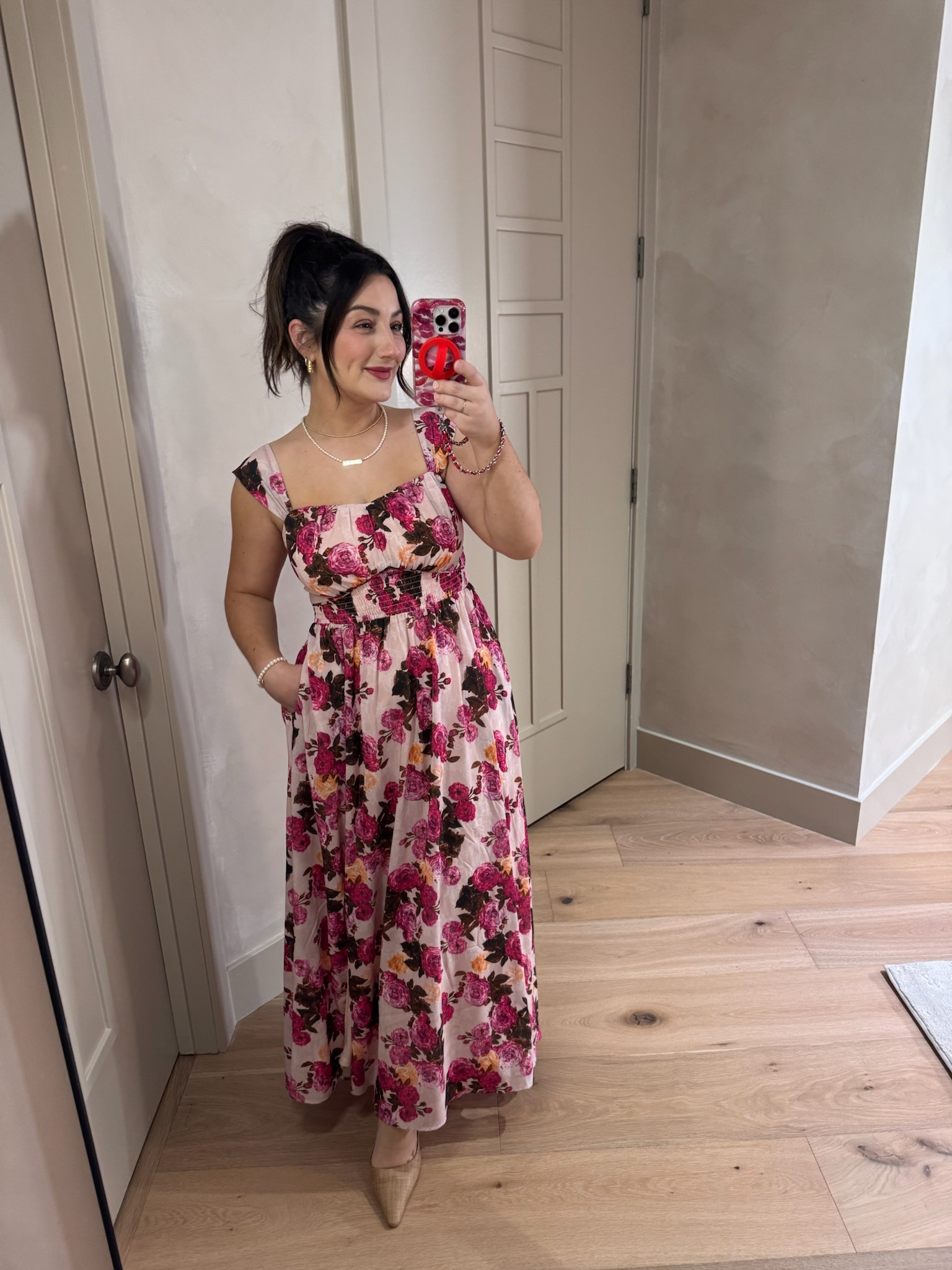 Spring floral dress, perfect for any occasion! 

Size small
 (5'0" 140lbs)
Petite friendly!


#LTKPetite #LTKWedding #LTKSeasonal