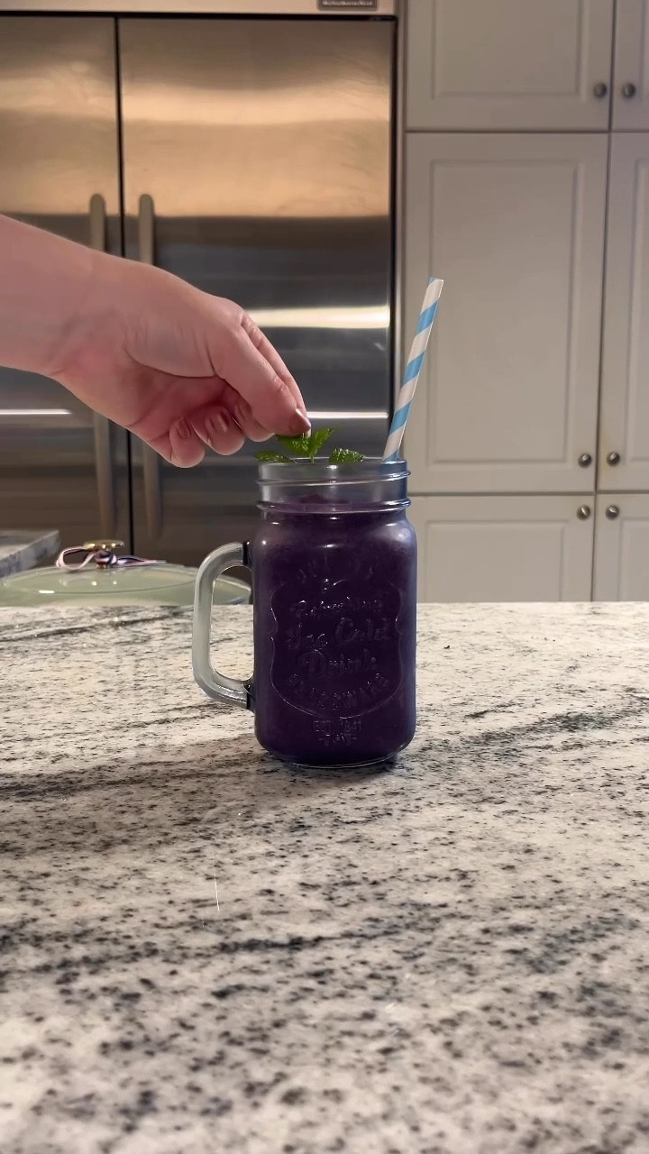 Introducing the new Further Food Creatine Monohydrate powder!! Perfect for a post-workout smoothie to support lean muscle and faster recovery

Use code RACHELLE for 15% off your first time order through Nov 5

#LTKActive #LTKSaleAlert