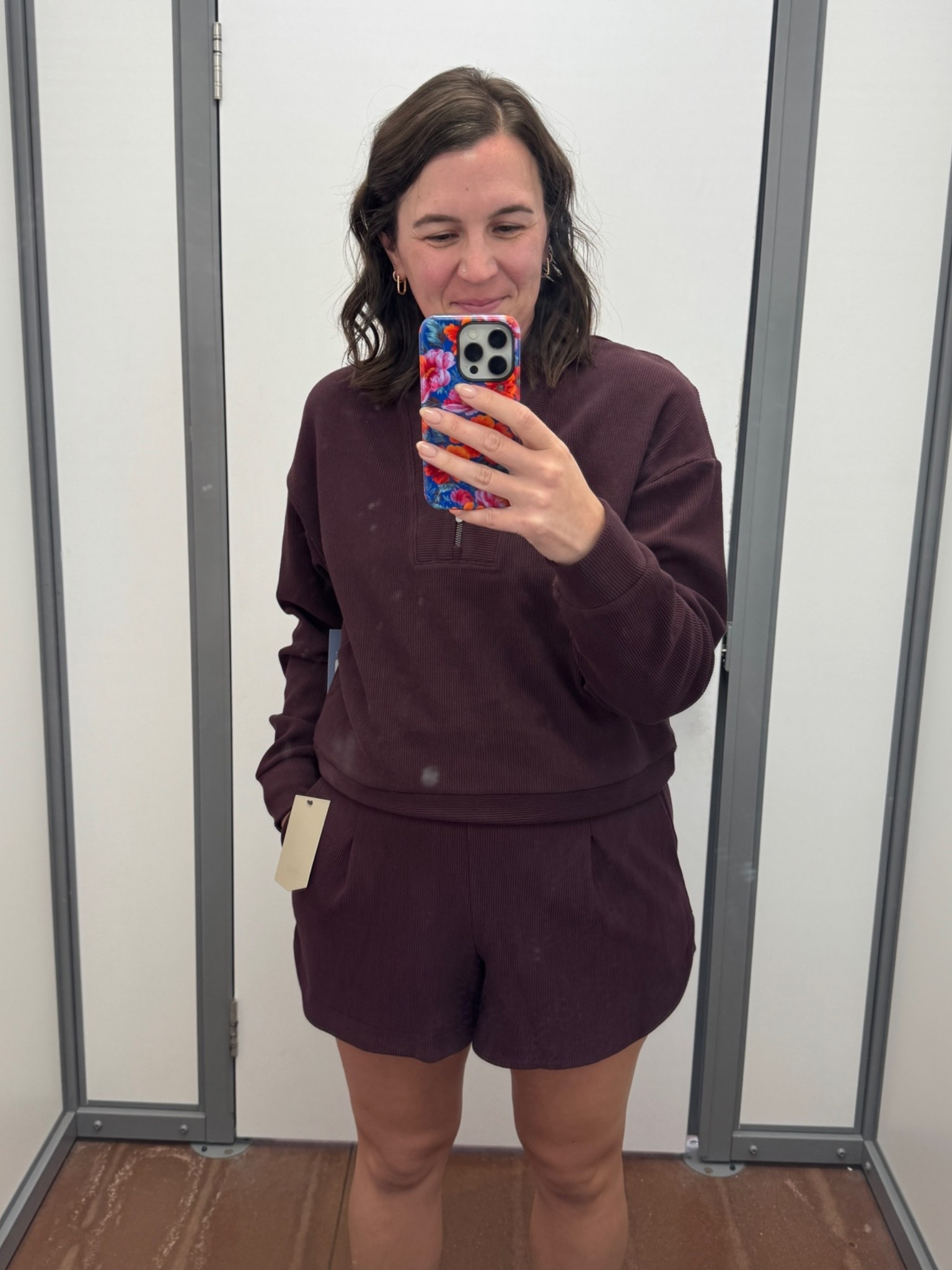 On a journey to find more brown! This is a set, but pieces are purchased separately so you can size differently. I’m in a small in the top and medium in the bottoms. The website said size but but I felt like large shorts looked sloppy on me.