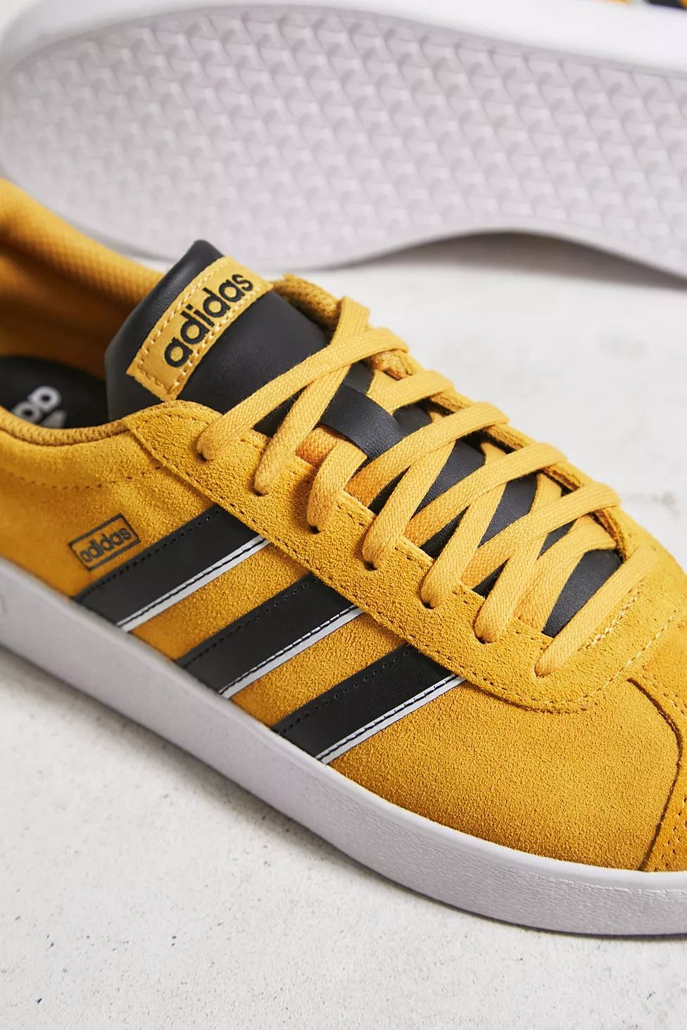 adidas Yellow VL Court 2.0 Trainers | Urban Outfitters (EU)
