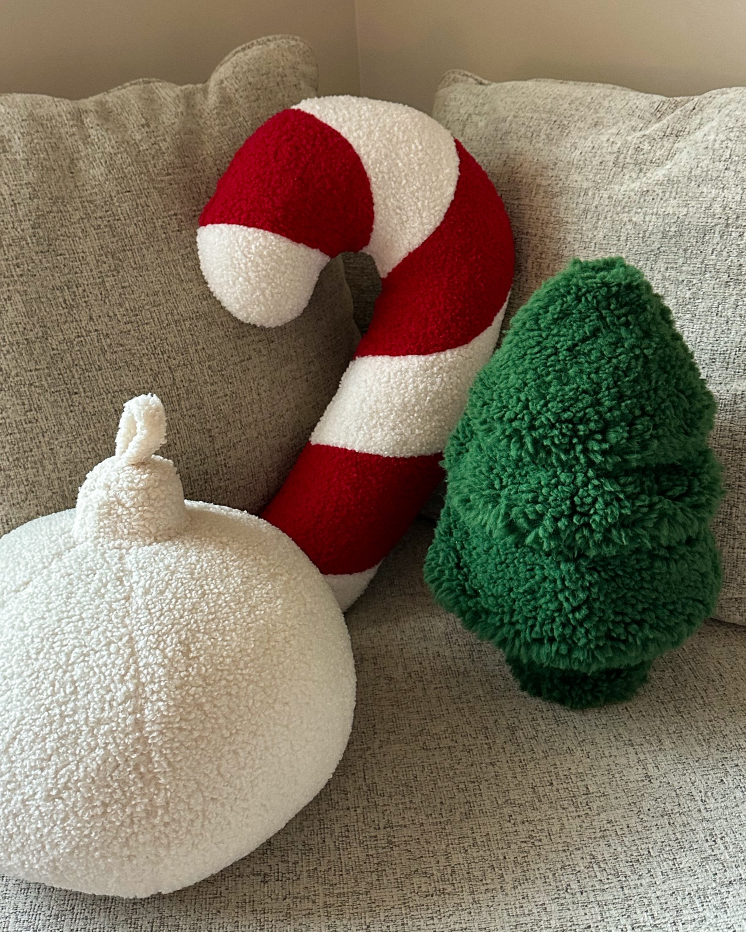 cutie christmas pillows 🎄🫶🏻 

#LTKHoliday #LTKhome #LTKSeasonal