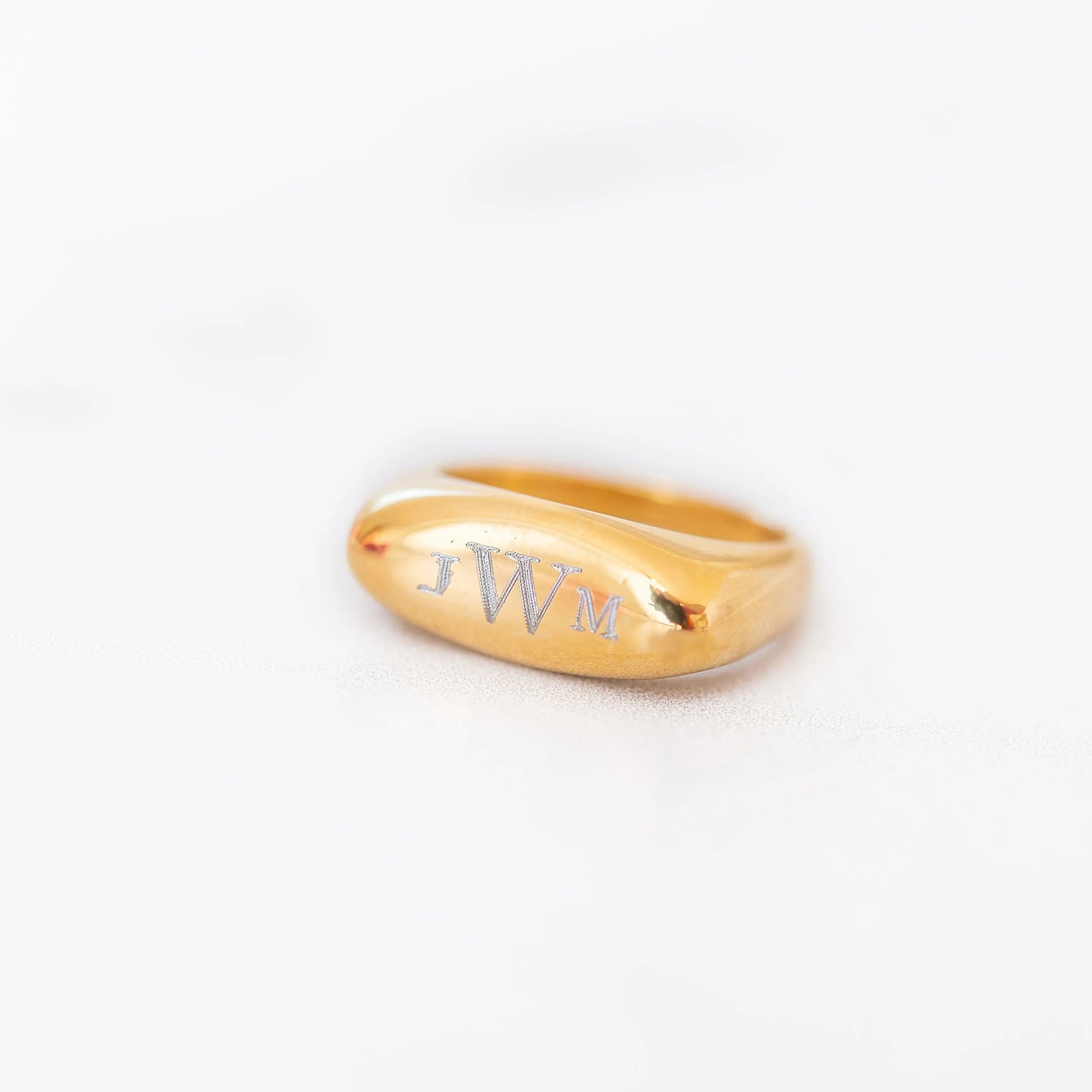 Oval Signet Ring | Golden Thread
