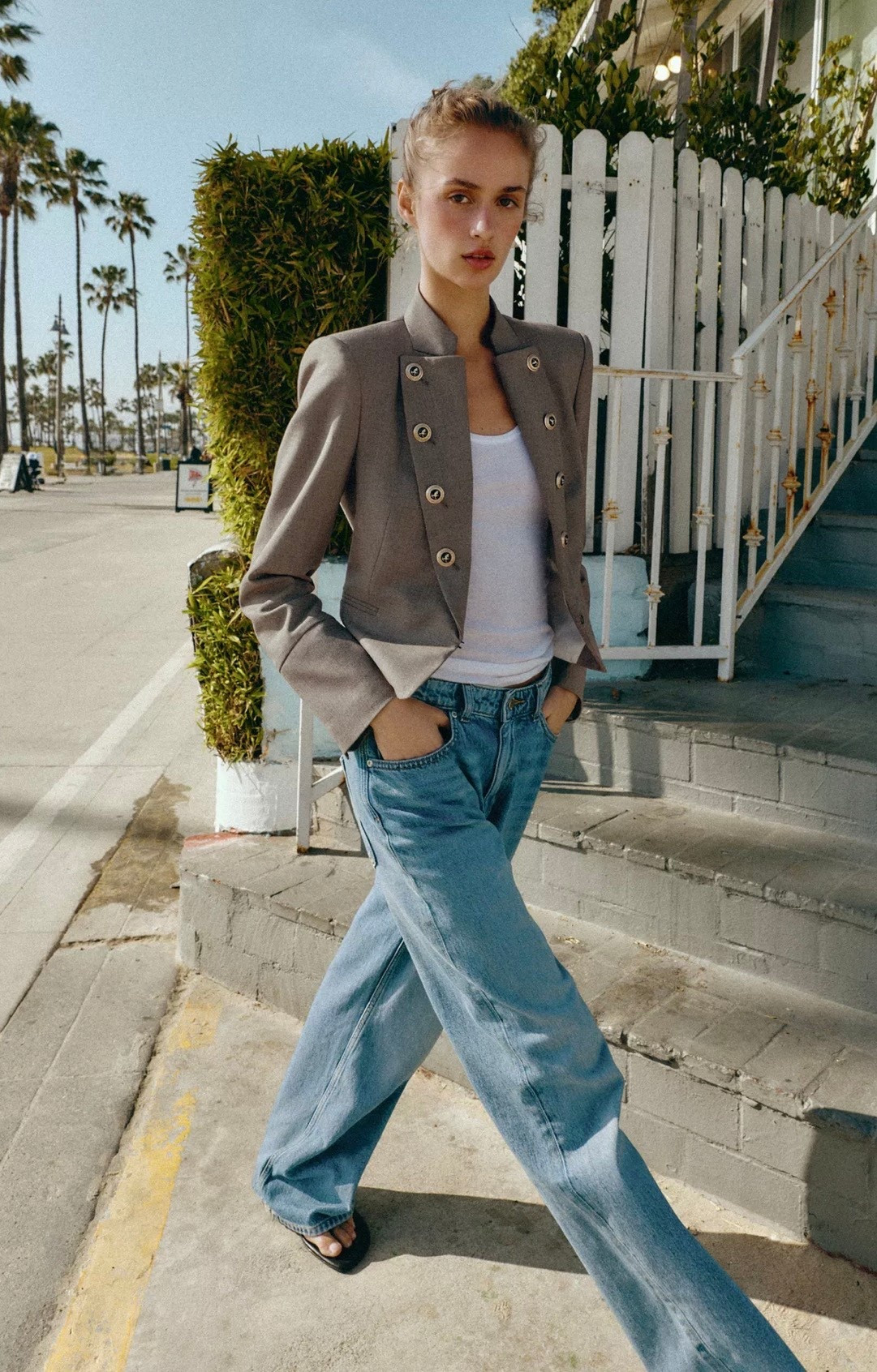 Cute tailored blazer 
@Zara 
Love with the loose jeans 

Spring outfit 

#LTKOver40 #LTKSeasonal