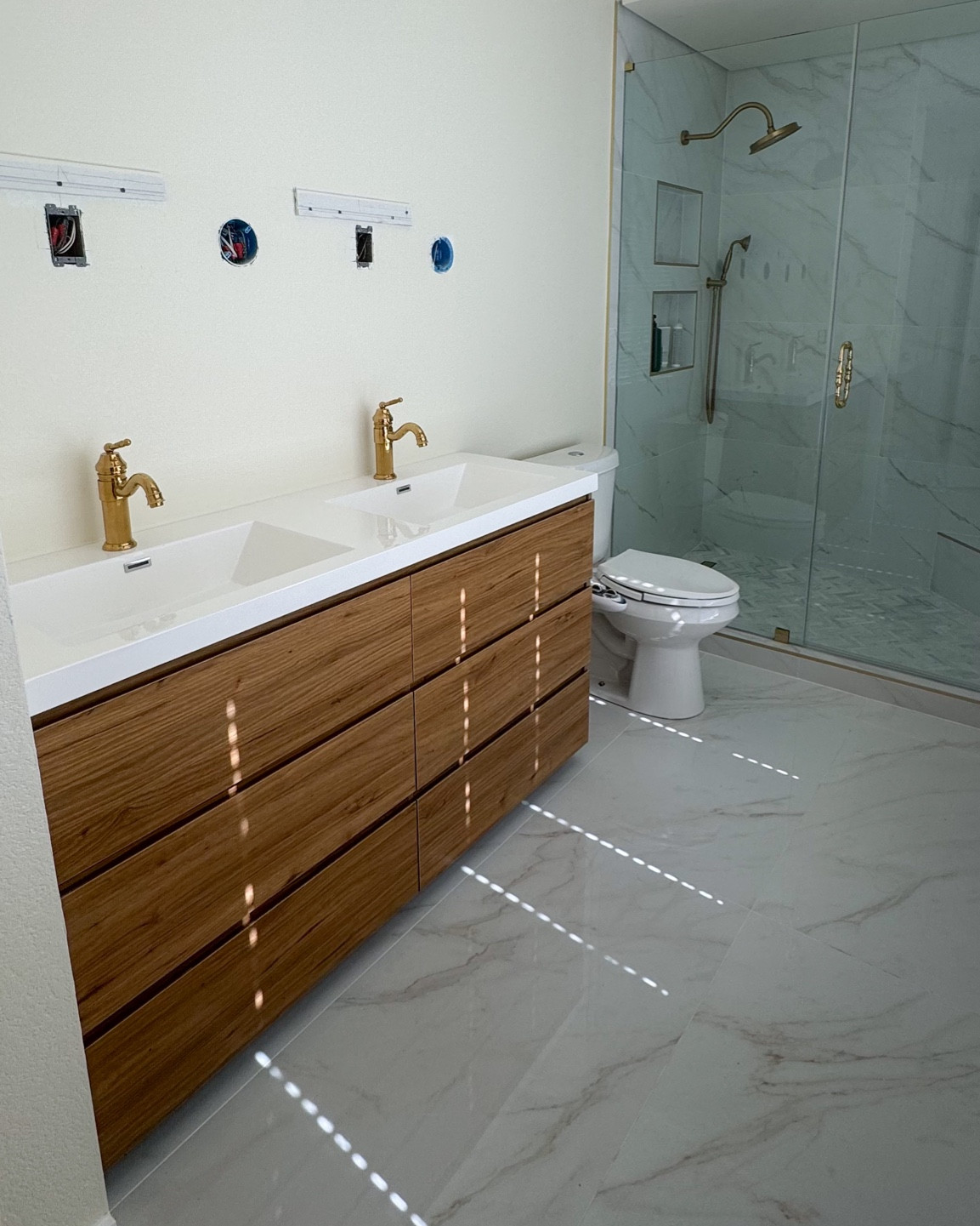 Vanity Reveal 😍 3 drawers to optimize storage 🙌🏽 this find is from @Wayfair and it is the perfect piece to tie in with the warmth of the tiles! Refresh your space with Wayfair and choose from endless options of furniture & decor 👏 #ad #wayfair #wayfairpartner 

#LTKstyletip #LTKhome #LTKSeasonal