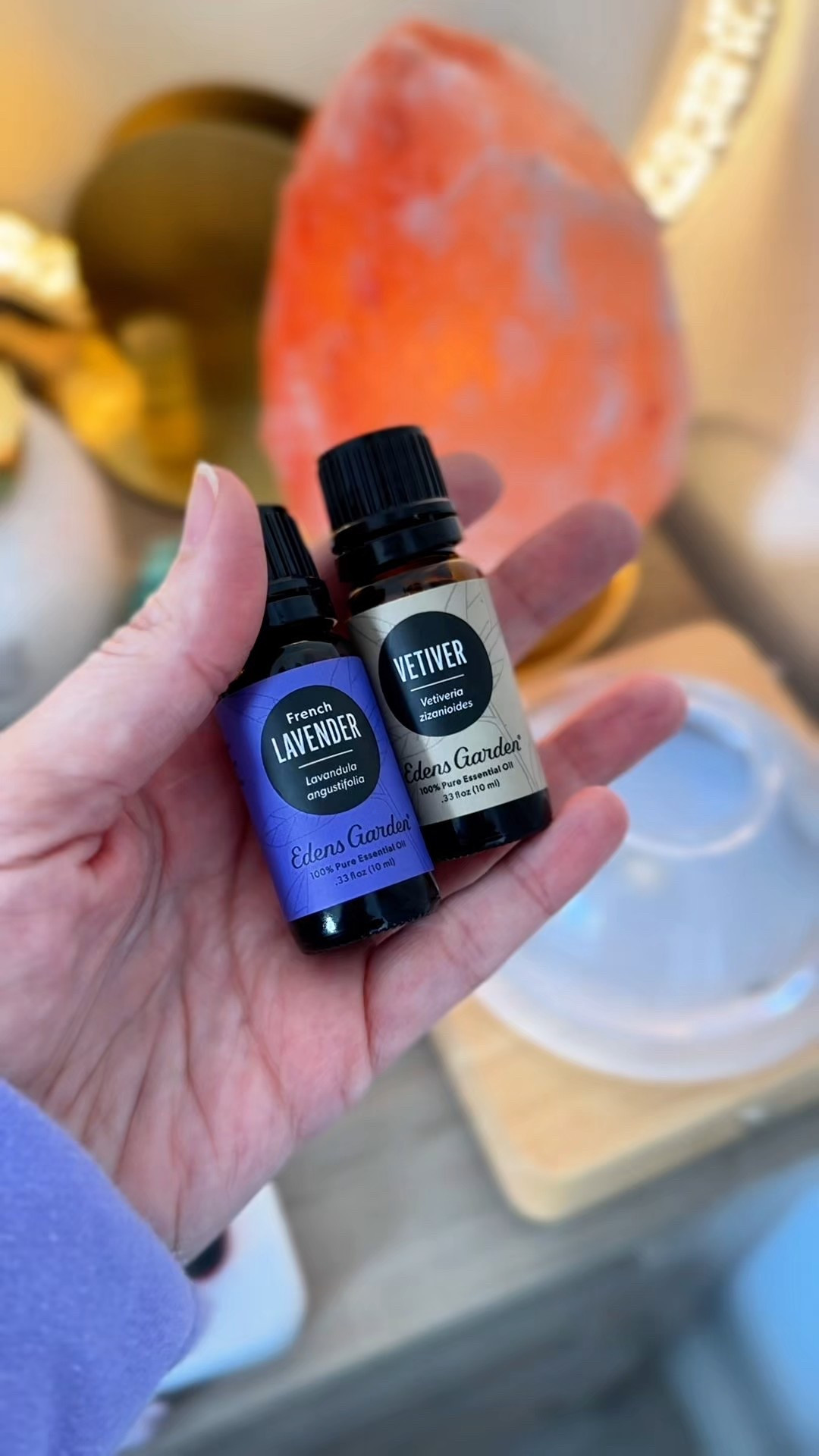 My recipe for instant calm: a few drops of lavender + vetiver in the diffuser, salt lamp on, blanket ready. Basically: ✨cozy gremlin mode✨ activated. Ready for a reading session.

#LTKOver40 #LTKSeasonal #LTKHome