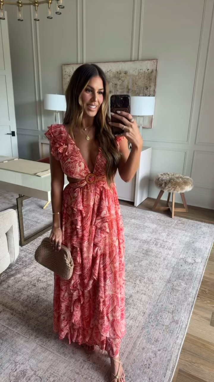 One of my new fav dresses!!! 🩷

wearing a small! use my code hollie35 for 35% off!

#LTKOutfits #LTKSpring 

 

#LTKSeasonal