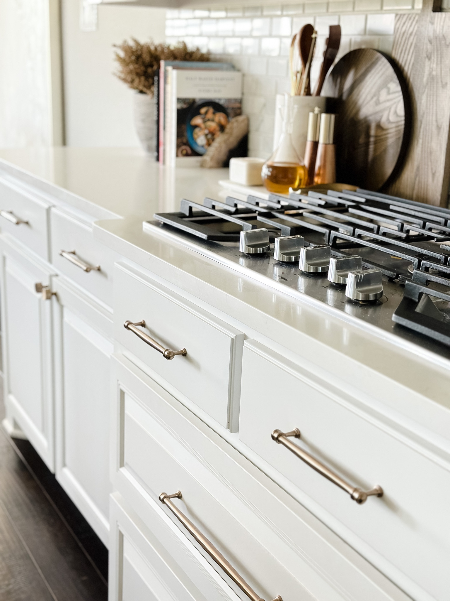 Shop my kitchen brass cabinet pulls and knobs

#LTKhome #LTKunder50 #LTKstyletip
