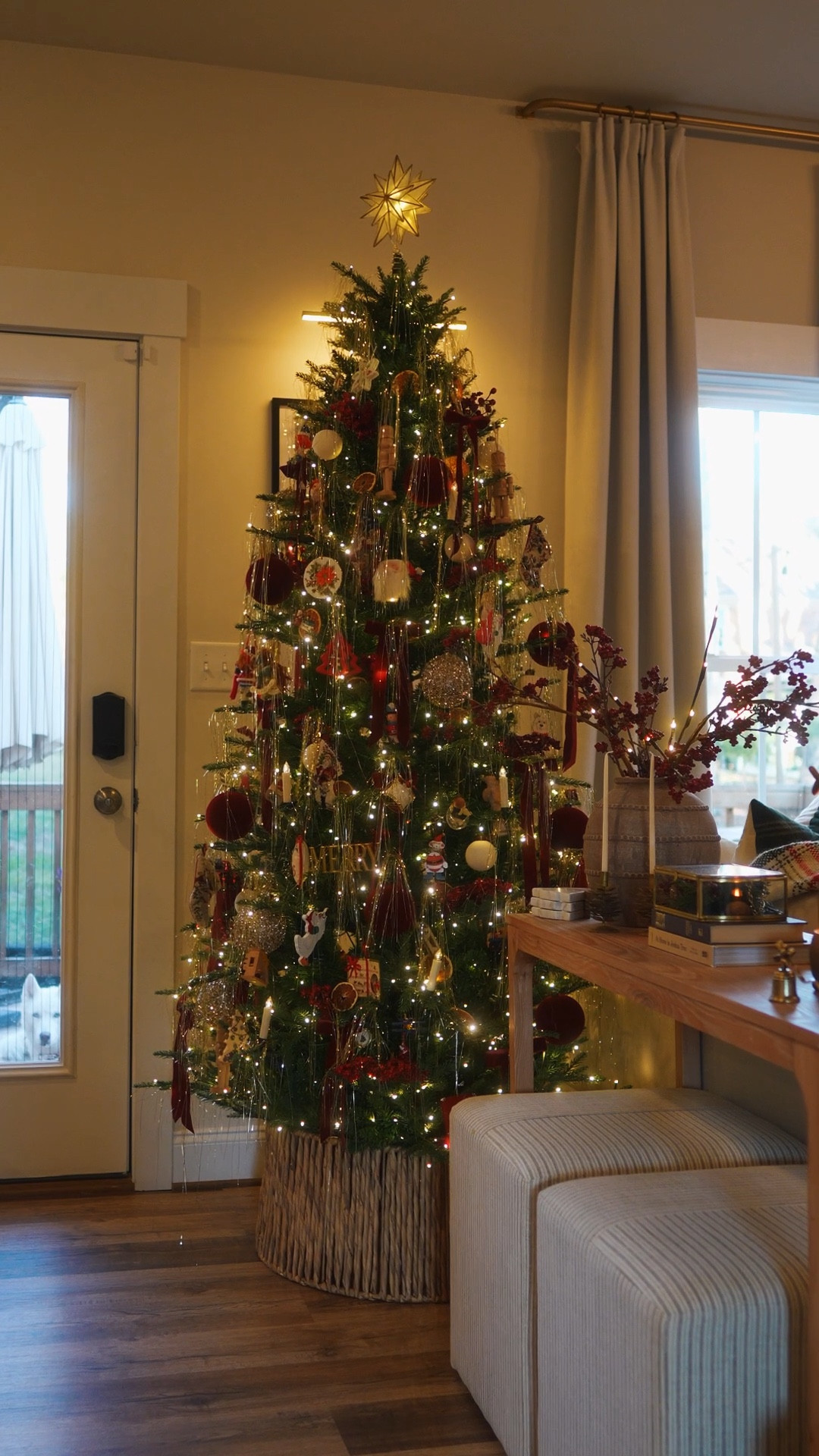 Christmas tree reveal 🎄🤩✨ 

#LTKSeasonal #LTKU #LTKHoliday