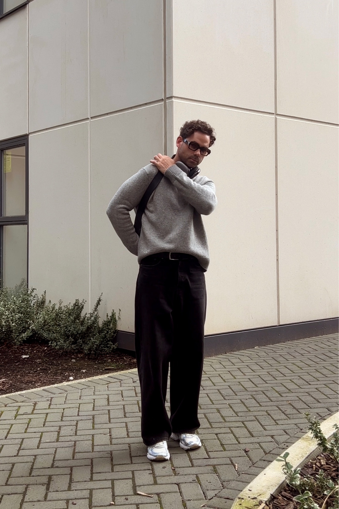 Fall Outfit | Styling knitwear 

Knitwear, mens knitwear, knit, grey knit, knit sweater, black jeans, wide leg jeans, wide jeans, mens jeans, mens black jeans, cross body bag, cos, weekday jeans

#LTKmens #LTKeurope