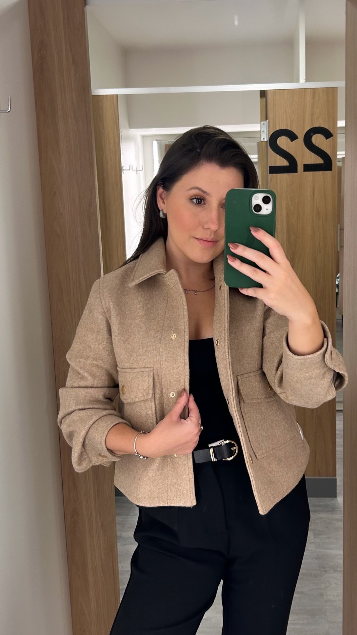 Coleção de outono chegando nas lojas. Essa combinação de base all black com um casaco poderoso é muito a minha cara. Amo! 
Look todo C&A, para se inspirar. 